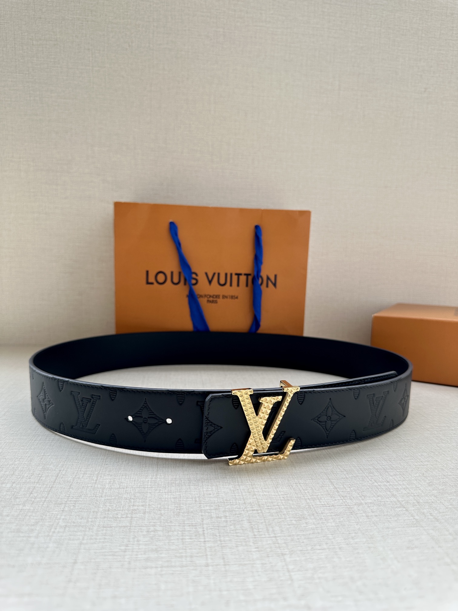LV40毫米可逆带可以在两种方式表带