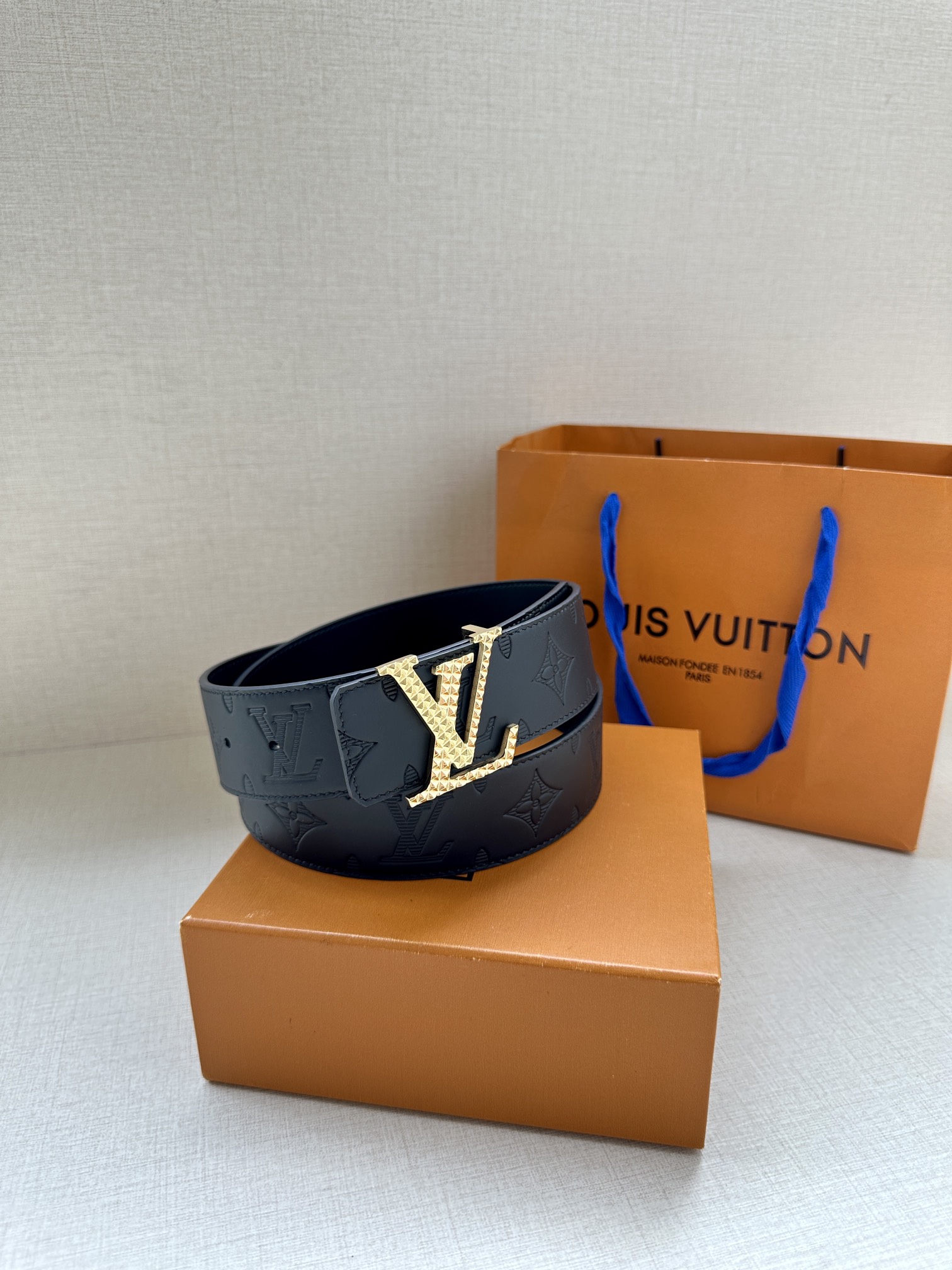 LV40毫米可逆带可以在两种方式表带