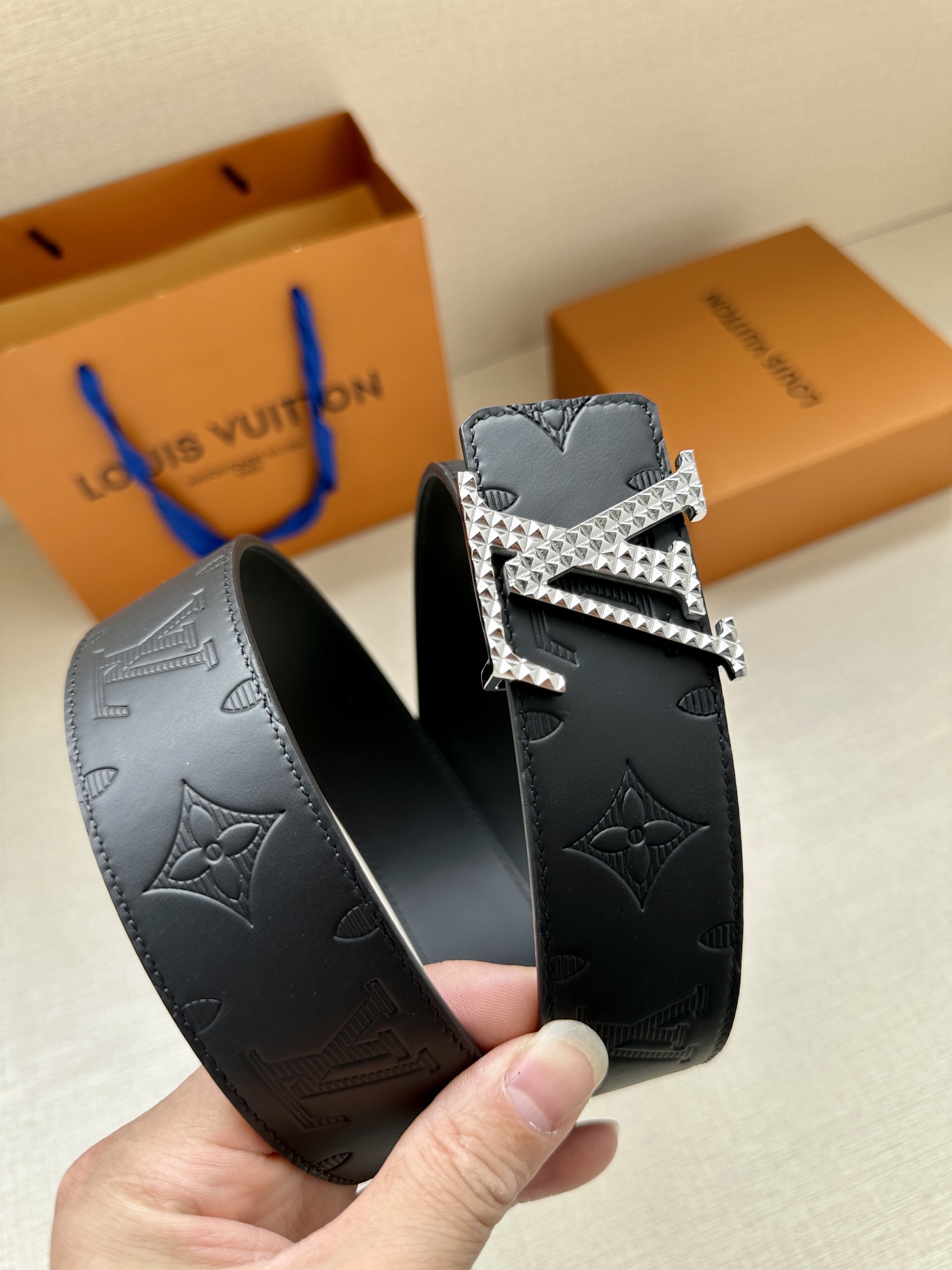 LV40毫米可逆带可以在两种方式表带