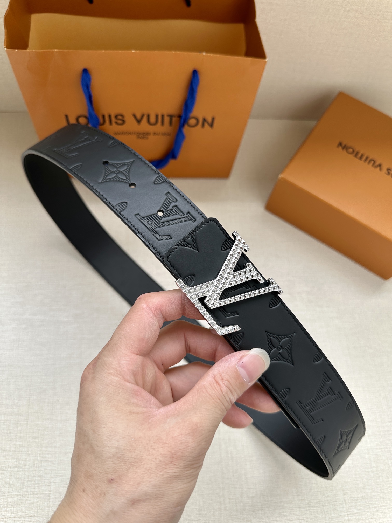 LV40毫米可逆带可以在两种方式表带