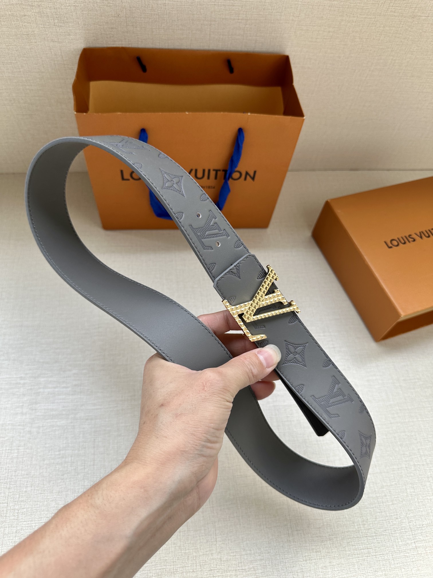 LV40毫米可逆带可以在两种方式表带