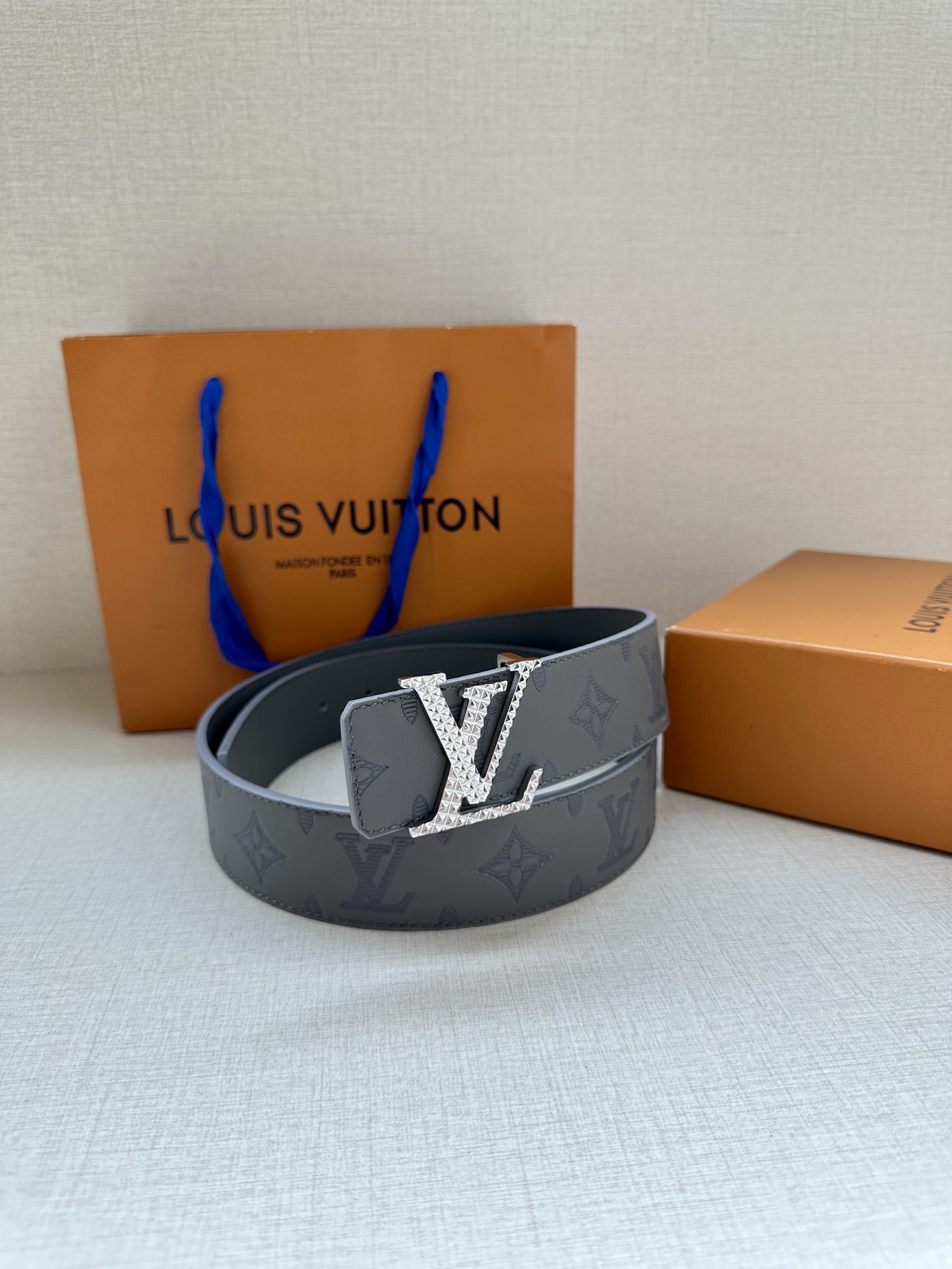 LV40毫米可逆带可以在两种方式表带
