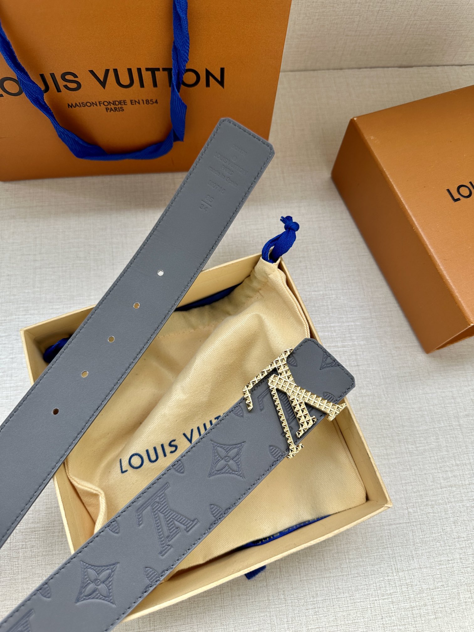 LV40毫米可逆带可以在两种方式表带