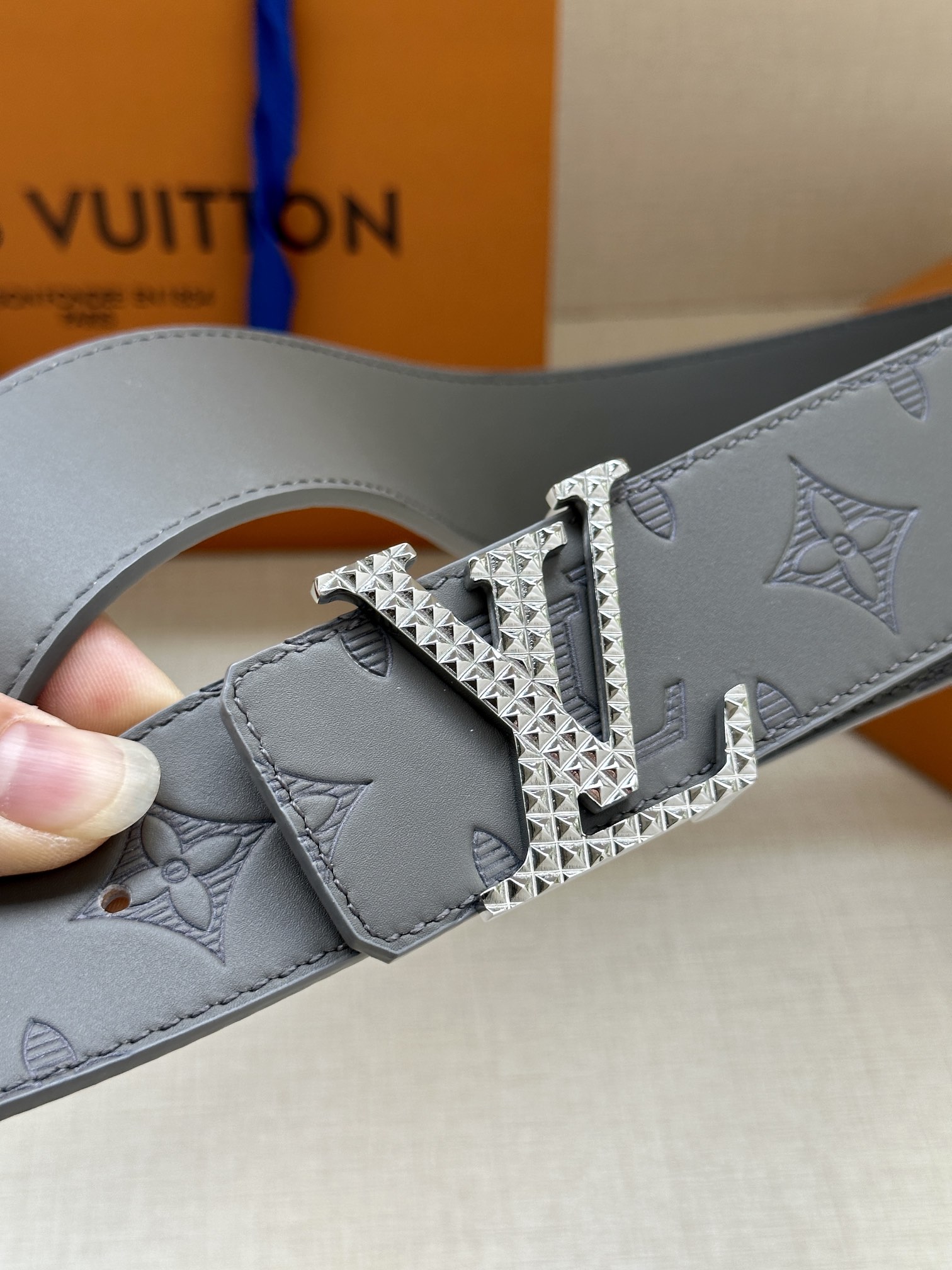LV40毫米可逆带可以在两种方式表带