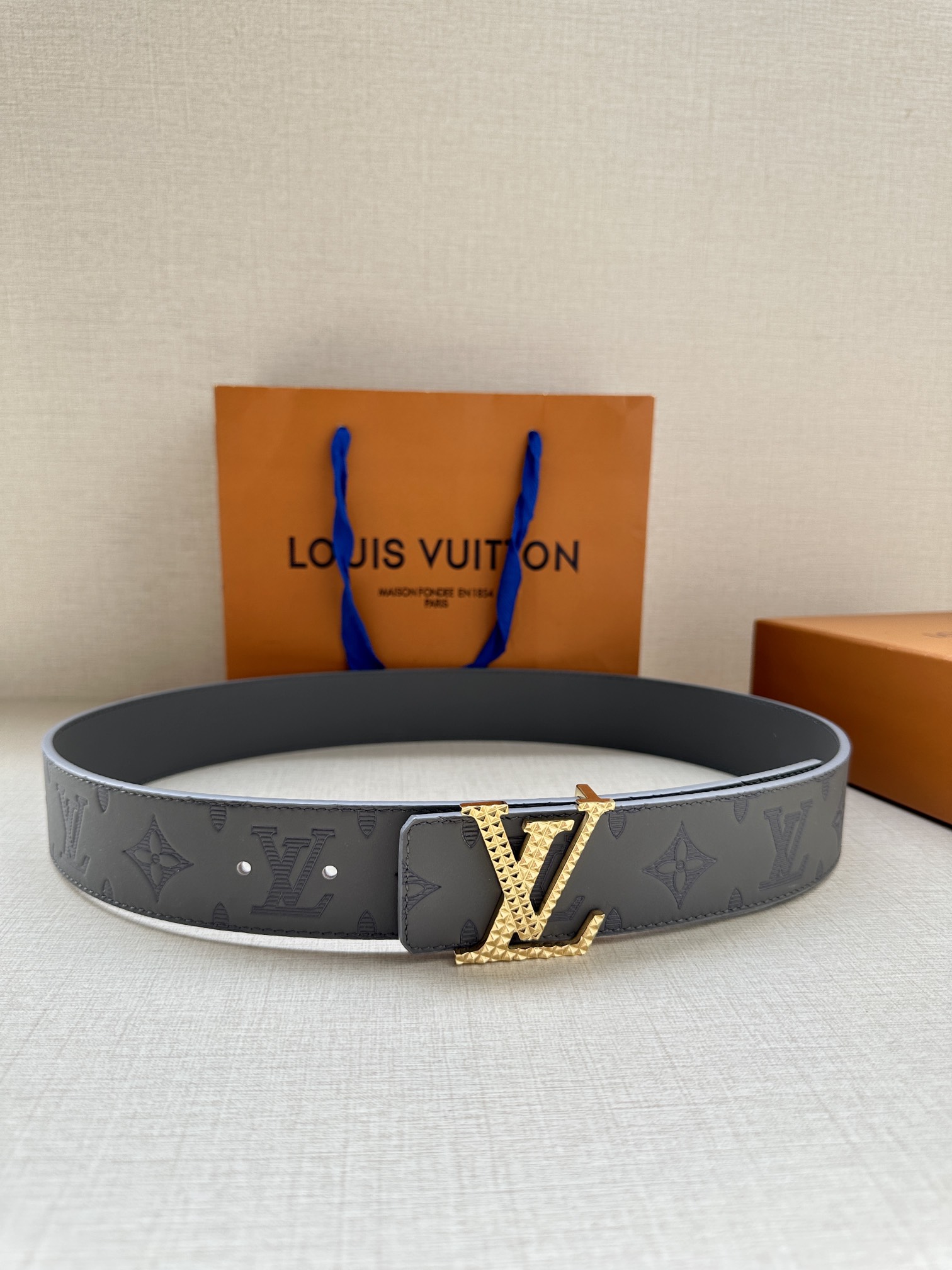 LV40毫米可逆带可以在两种方式表带