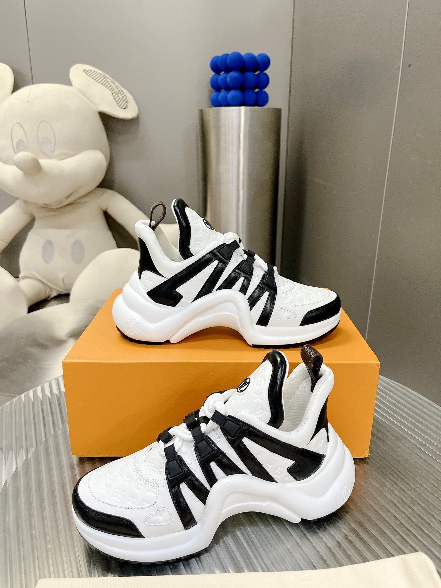 NO:235374,Top version!  Upgrade to new ones!  This one is so popular. The comfort and color of the original TPU film have been running for more than a time without any effort. All details are consistent with the original version. Silk cowhide surface cuts with oil on the edges. Cowhide stepping women's size 35-41, casual shoes/sports shoes, sneakers, cowhide19860909顶级版！升级上新！吊炸天了这款,原版TPU胶片的舒适度和颜色都跑了一个多时间不付努力所有细节和原版一致,丝绸牛皮面切边处全油边丝绸牛皮内里,牛皮垫脚女码35-41,休闲鞋/运动鞋,sneakers,cowhide,Women's Shoes