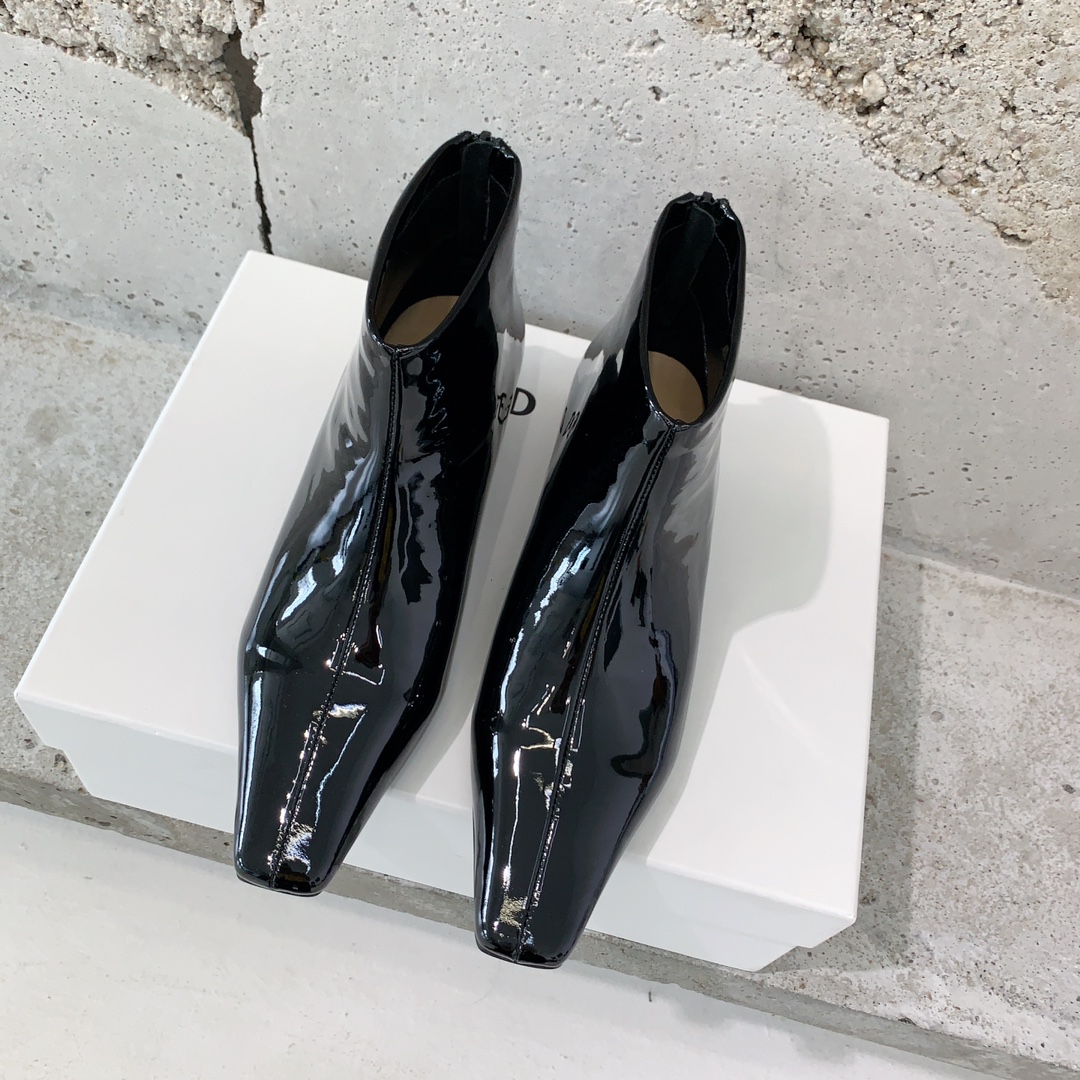“2023 HIDEMI Winchell West Short Boots: 10,000-Year-Old Stylish Italian Design”