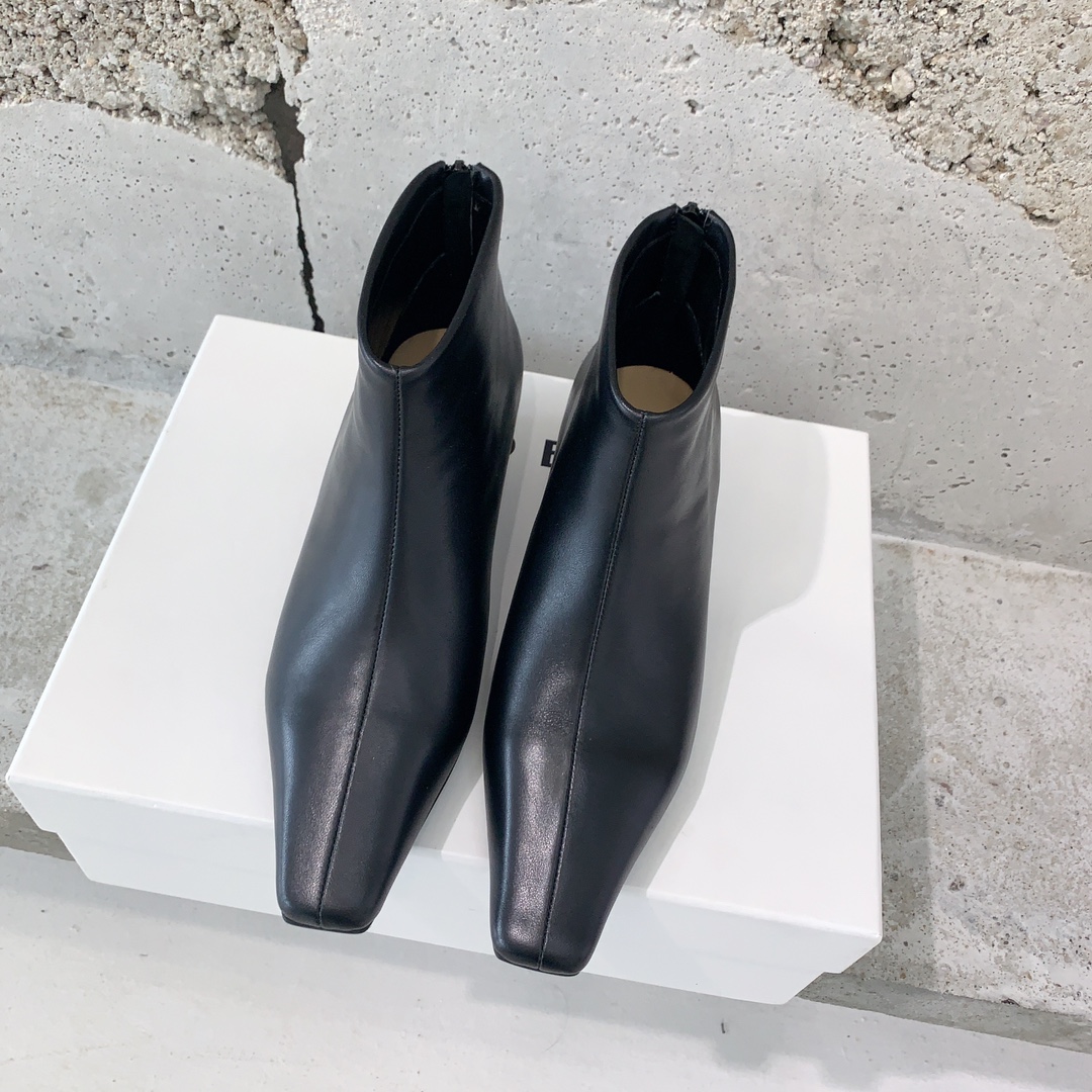 “2023 HIDEMI Winchell West Short Boots: Ancient Style with Modern Comfort” - 图片 1