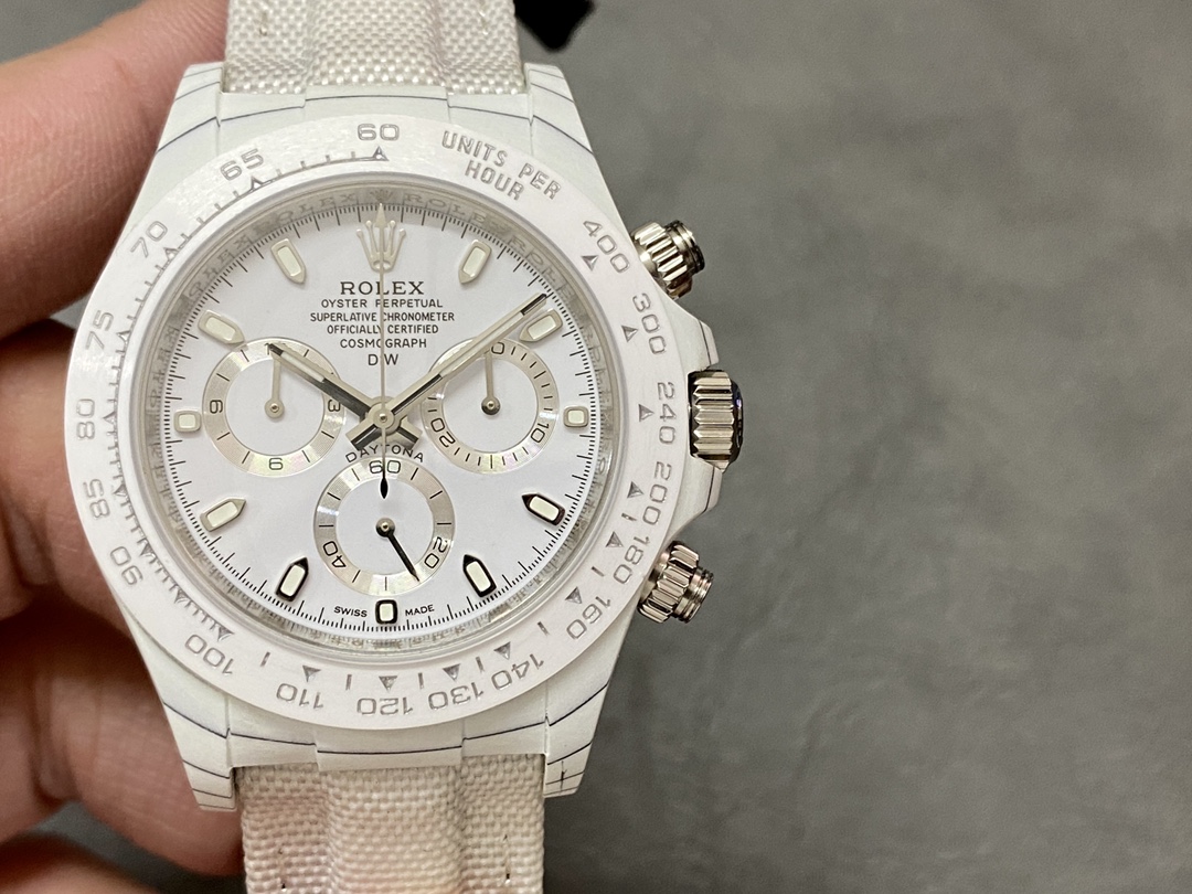 NO:144766,Diw Collection of Super Carbon Fiber Customized Edition Universe Timer Ditona Series Watch Diameter is 40MM Updated 13 colors this quarter 1/The Crescent Oasis Moon Dial is a sharp contrast with the green combination 2/The Crescent Tiffany Blue has also joined this series in recent years. 3/4 Gradient Green Gradient Green has always been popular, but the styles that can be selected on the market are limited. This update also has a new color to choose from. 5/6 Gradient Brown This is an innovative and bold color combination, and there is almost no such color style on the market. Unique 7. Coral orange marine element Coral orange with white fiber, with gray dial, an amazing masterpiece. 8. All white white ceramics are matched with white quartz fiber, and ceramics and carbon fiber are combined for the first time. 9. IRBIS 2 black and white color shell body,  10. Desert Eagle Arabic is inspired by the beautiful colors of the desert. Arabic scales and dark brown combinations can make you feel immersed in the desert. 11. Golden Essence Champagne gold dial with gold ring mouth and white quartz fiber shell. 12. Avia Grey: The theme of the gray dial. What is more interesting is that the dial is also equipped with a 1-19 rangefinder scale. The biggest highlight of this model is that the 6-character second hand will rotate all the time. This is a new innovative attempt. 13. Cream Invert Gold suit thug customized model, black dial with champagne gold outer ring scale, highlighting simplicity and nobility., tiffany, business suit, gold19860909Diw 典藏臻品 超级碳纤维定制版 宇宙计时迪通拿系列 腕表直径为40MM 这一季度更新了13款颜色 1/月牙绿洲月亮表盘与绿色搭配成鲜明对比 2/月牙蒂芙尼近年流行的蒂芙尼蓝色也加入了这个系列 3/4渐变绿渐变绿色一直备受欢迎,奈何市面上能选择的款式有限,这次更新也有了一个新的颜色可选择 5/6渐变棕色这是一个创新大胆的颜色搭配,市面上几乎没有这款颜色款式.独一无二般存在 7、珊瑚橙海洋元素珊瑚橙色配白色纤维,配灰色表盘,一个惊人的杰作. 8、全白色白色陶瓷搭配白石英纤维,陶瓷和碳纤维首次结合. 9、IRBIS 2黑白配色壳身, 10、沙漠之鹰阿拉伯语（Desert Eagle Arabic）灵感来自沙漠的美丽色彩,阿拉伯刻度和深棕色搭配能让你身临其境到沙漠里. 11、黄金精华（Golden Essence）香槟金色表盘搭配黄金色圈口和白石英纤维壳身. 12、艾维亚灰（Avia Grey）:以灰色表盘为主题 比较有意思的是表盘还配有1-19测距仪刻度,此款最大亮点在于6字位秒针会一直转,这是一个新的创新尝试. 13、奶油反转金（Cream Invert Gold）西装暴徒定制款,黑色表盘配香槟金色外圈刻度,凸显简约高贵.,,tiffany,business suit,gold,Watch