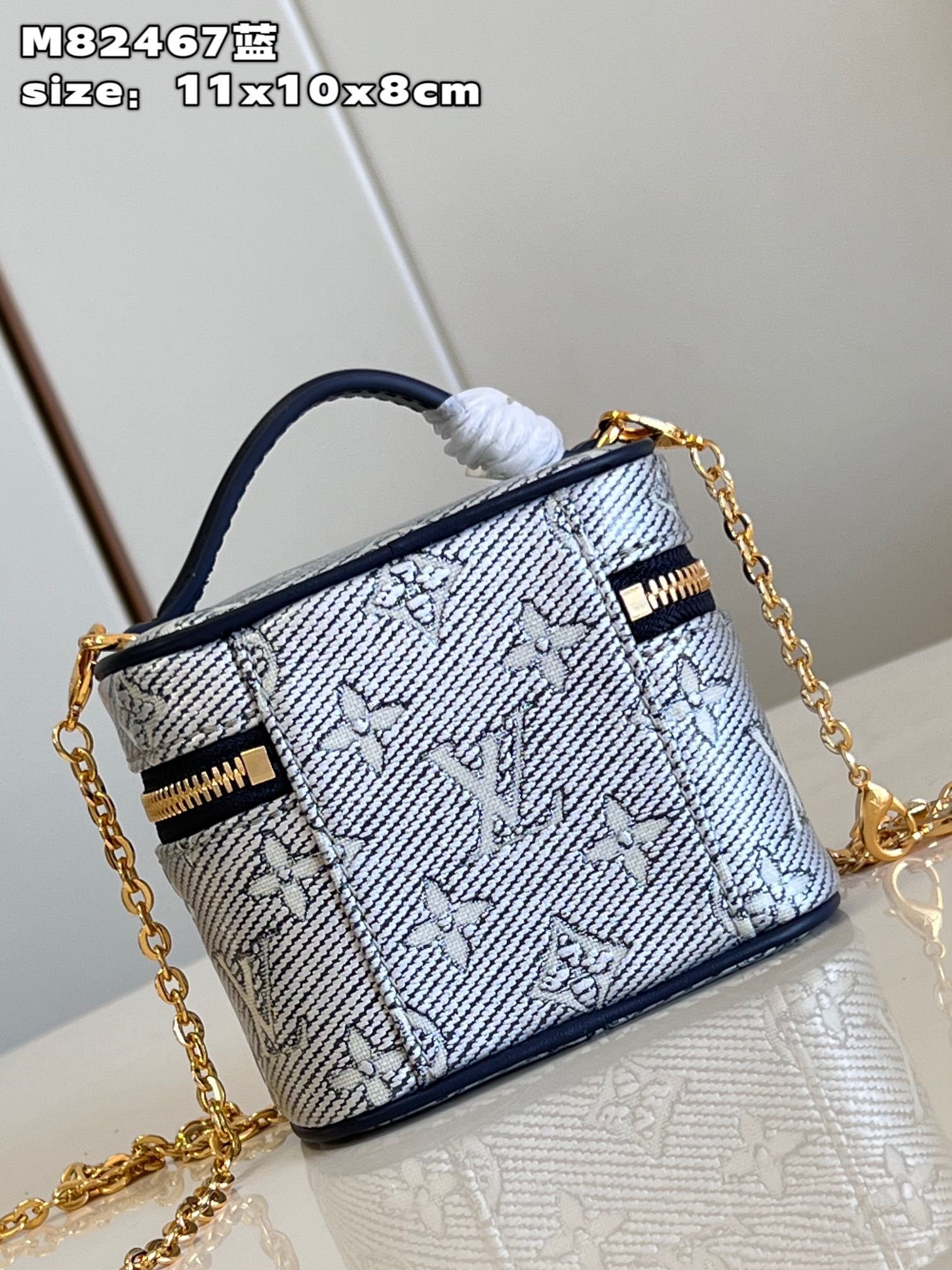 顶级原单M8246蓝7本款MicroVanity手袋选用Monoglam提花帆布以涂层工艺为玲珑构型笼罩