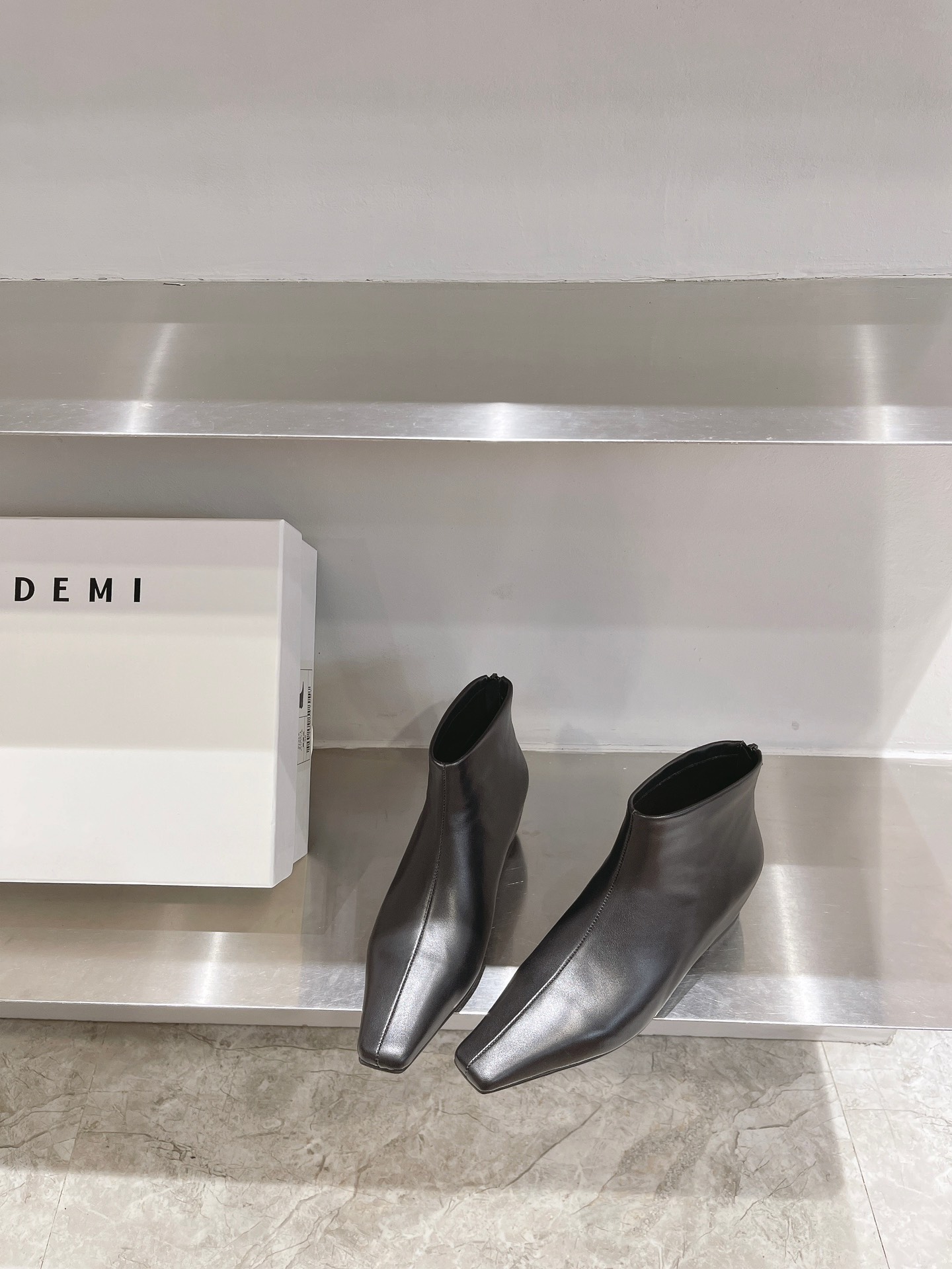 Post-Modernist Design: High-Quality Comfortable Shoes for Modern Women - 图片 4