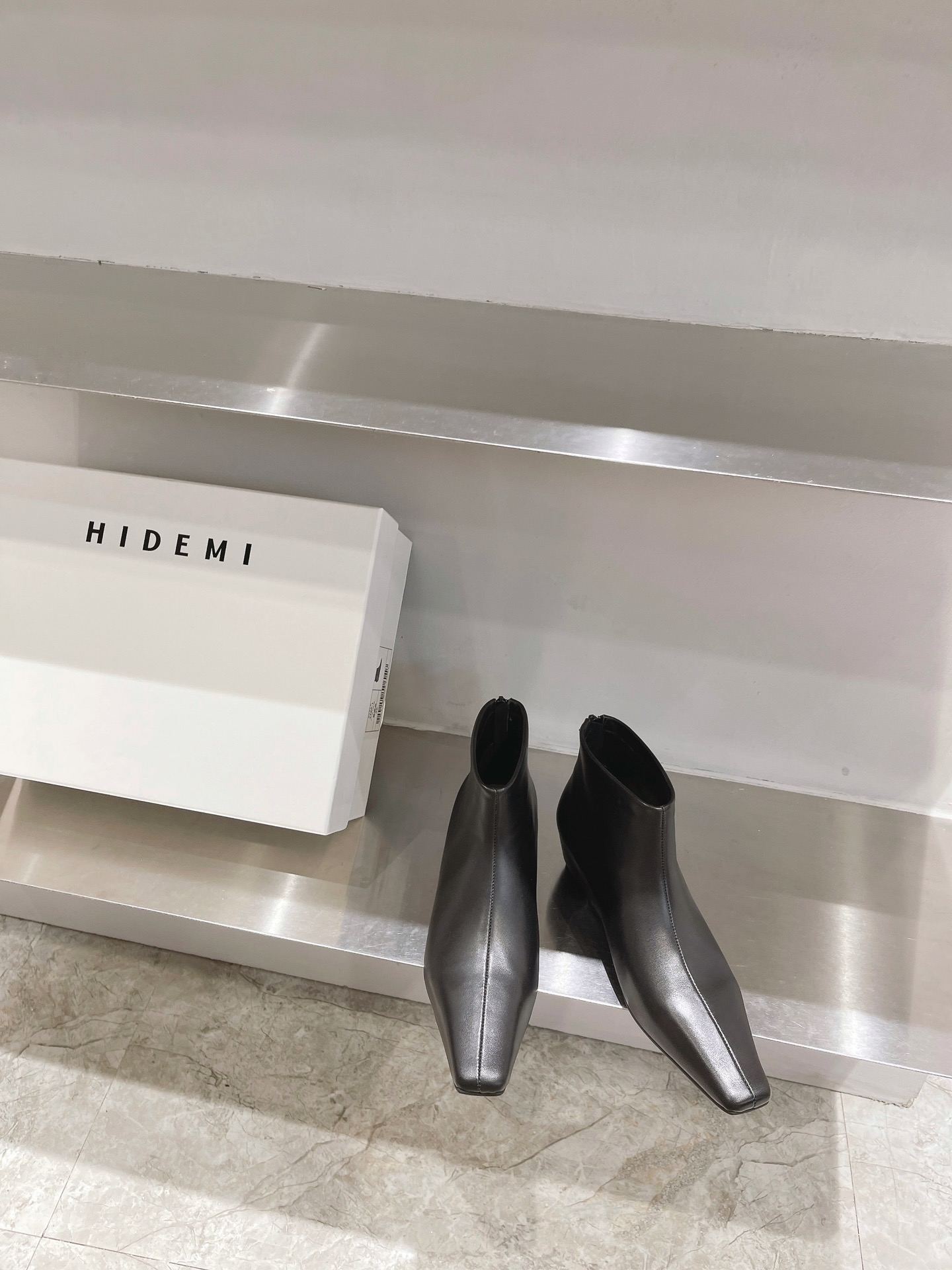 Post-Modernist Design: High-Quality Comfortable Shoes for Modern Women
