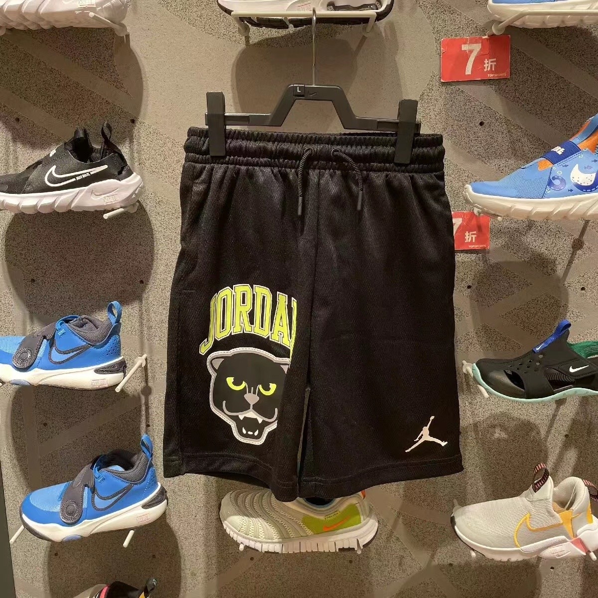 “QY 632 AJShorts: Flying Panthers in Tweed with Quick Dry Fabric, Black Leopard Scratch-Resistant” - 图片 1