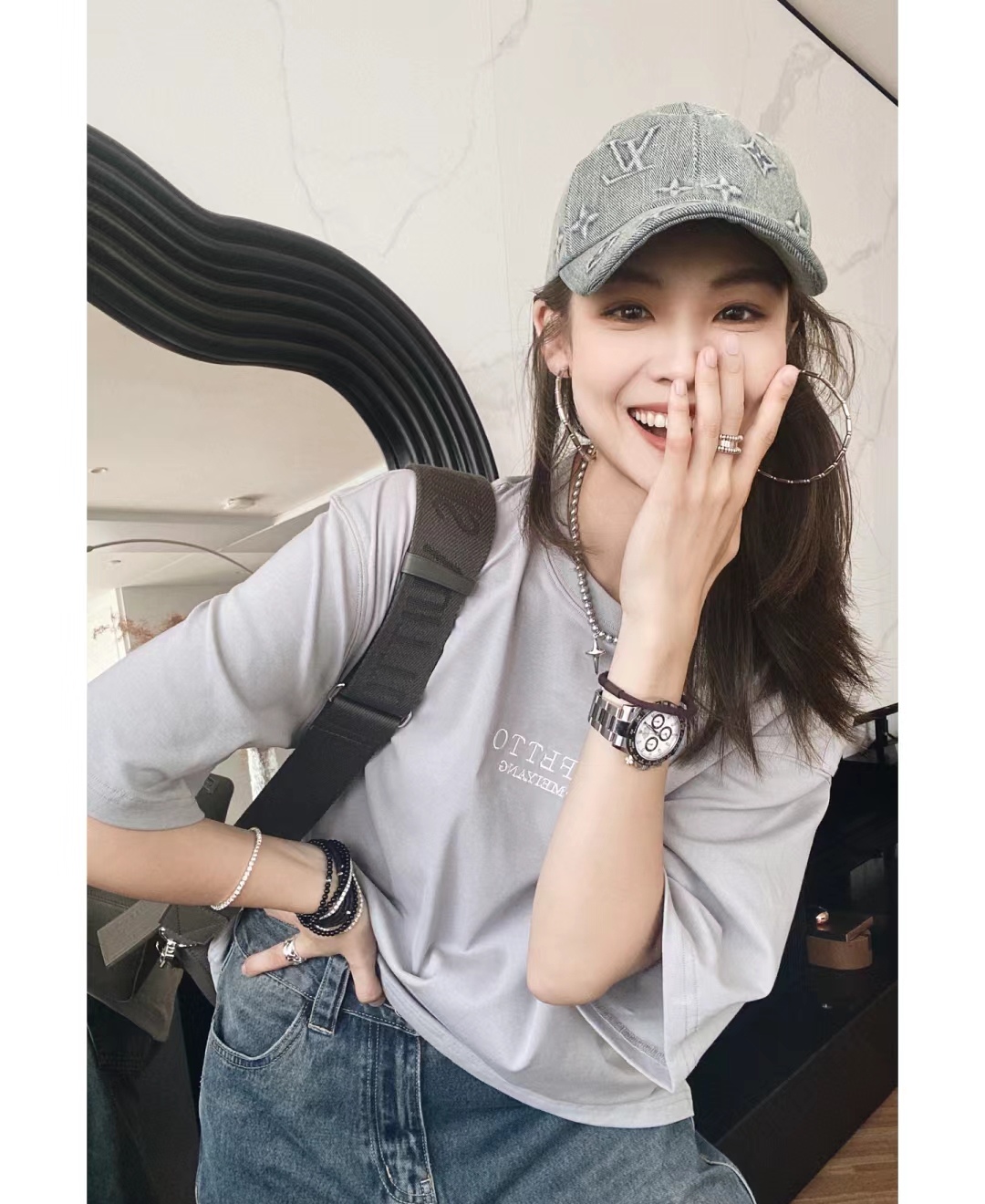 NO:551086,MNG WASHED DENIM hat M7156L cowboy cap model picture,,hats19860909MNG WASHED DENIM 帽子 M7156L牛仔鸭舌帽 模特图,,hats,Bag