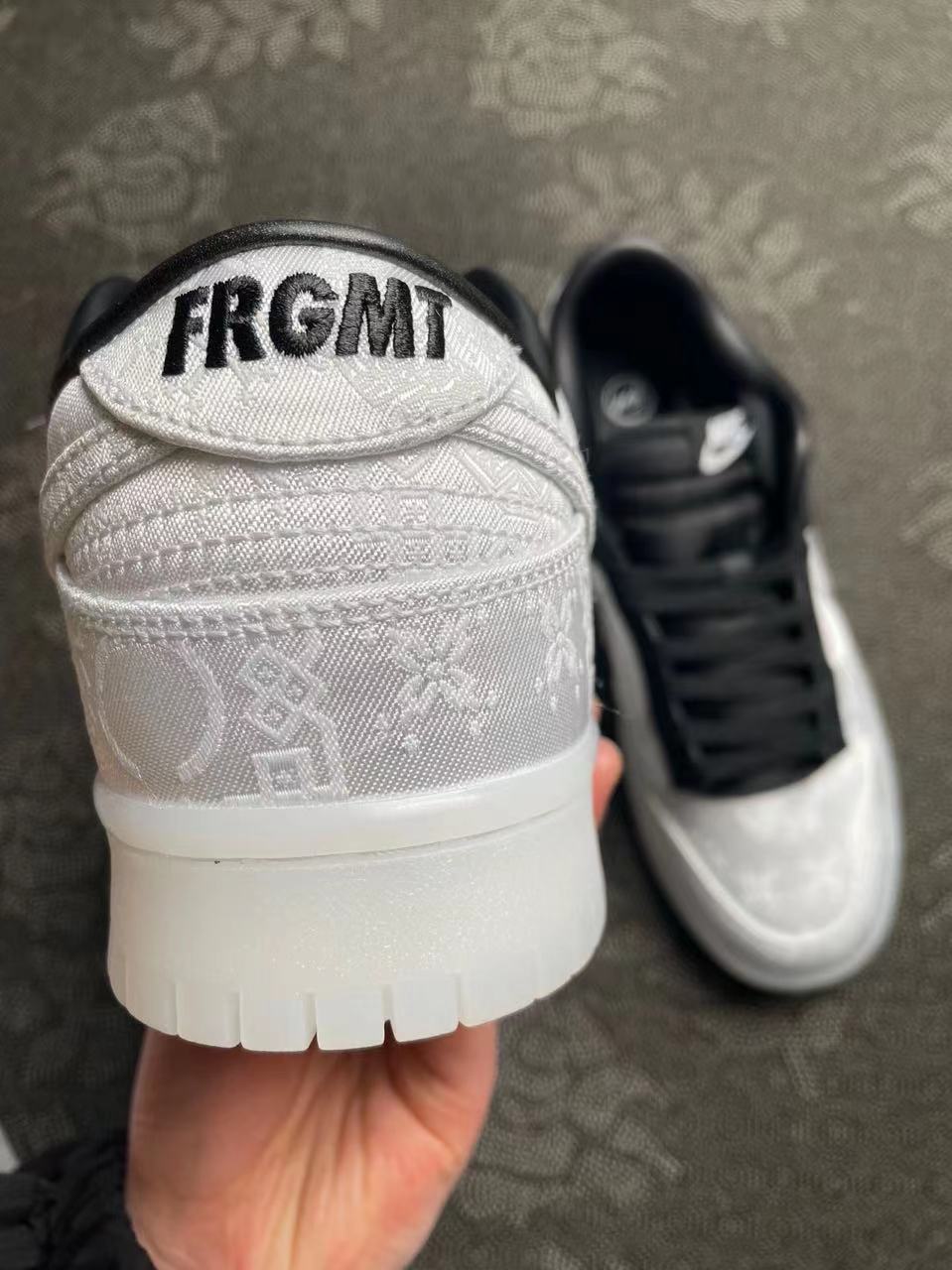 ? Fragment Design x CLOT x Nike Dunk Low 白丝绸三方联名 藤原浩