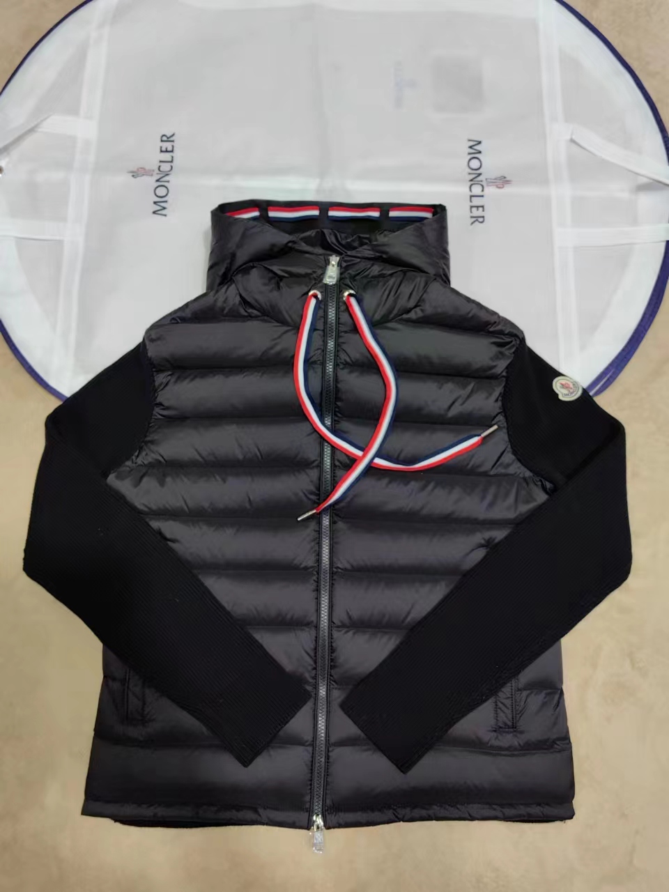 Moncler Ropa Rebecas Abrigos y chaquetas Chaqueta de plumón Jersey de punto Mejor réplica de capucines
 Negro Empalme Tejido Blusa con capucha