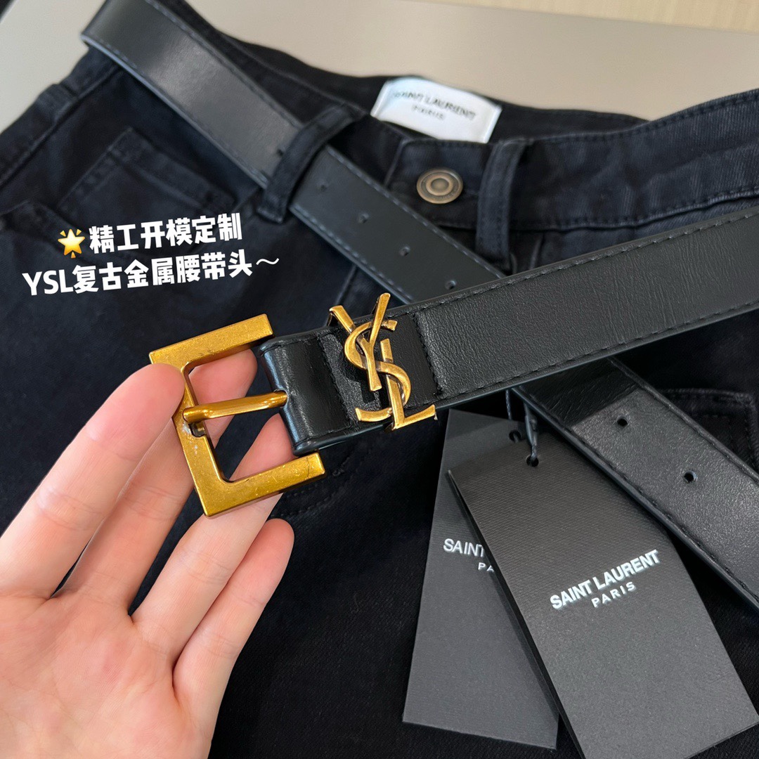 【新品上新】🎉YSL圣罗兰后袋重手工刺绣图案✨弹力铅笔小脚牛仔裤，纯黑色酵素洗水，定制整套五金配饰[哇]后袋染色人工刺绣图形，高弹赛络纺牛仔面料，市场顶级版本 。高品质全棉牛仔➕开模定制专属YSL腰带搭配黑色高级感十足 ，体现出高贵神秘感强，修长显瘦腿形衬托出女性华丽高贵的气质～简直是秋冬季节的必备款神裤👍 1⃣️色 尺码：S M L
