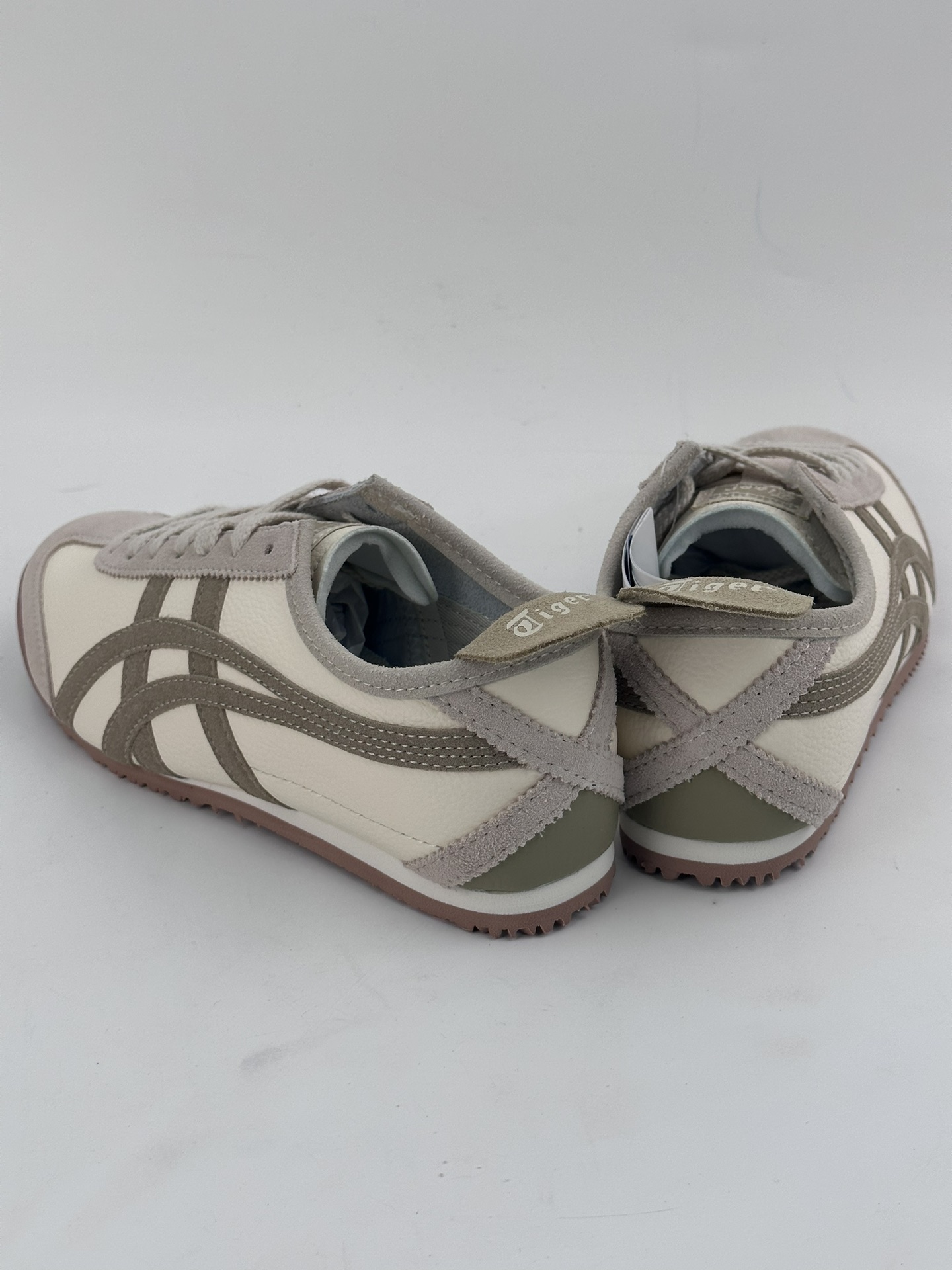 140 鬼塚虎/Onitsuka Tiger Mexico 66经典复古经典皮革慢跑鞋 1183A201-115