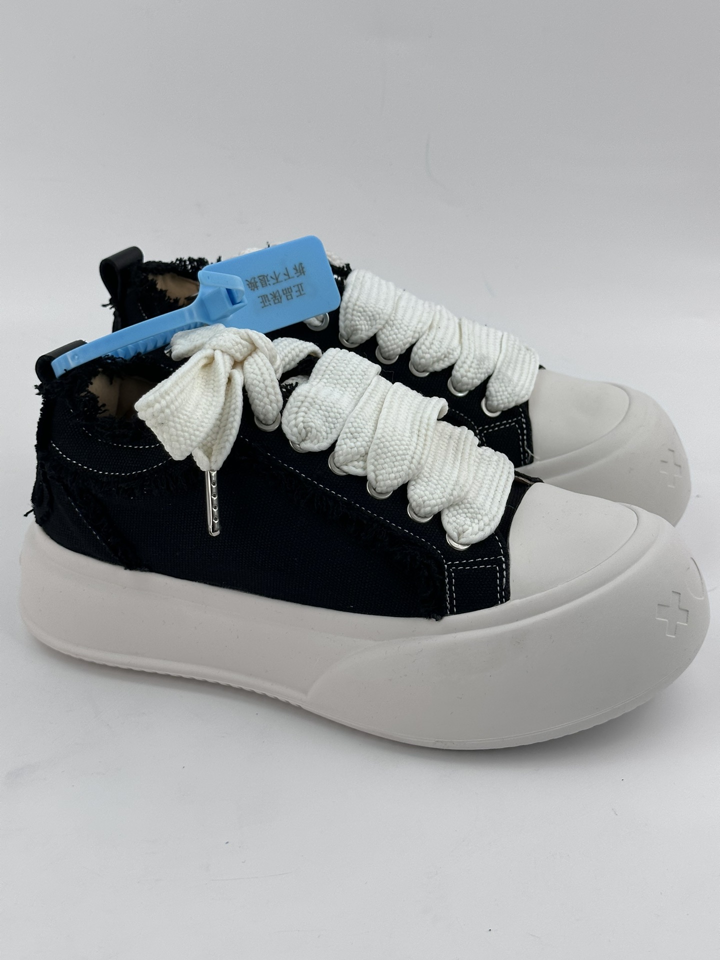 200 Soap Opera Bubble Classic Canvas Low Sneaker SOUSF 3231005