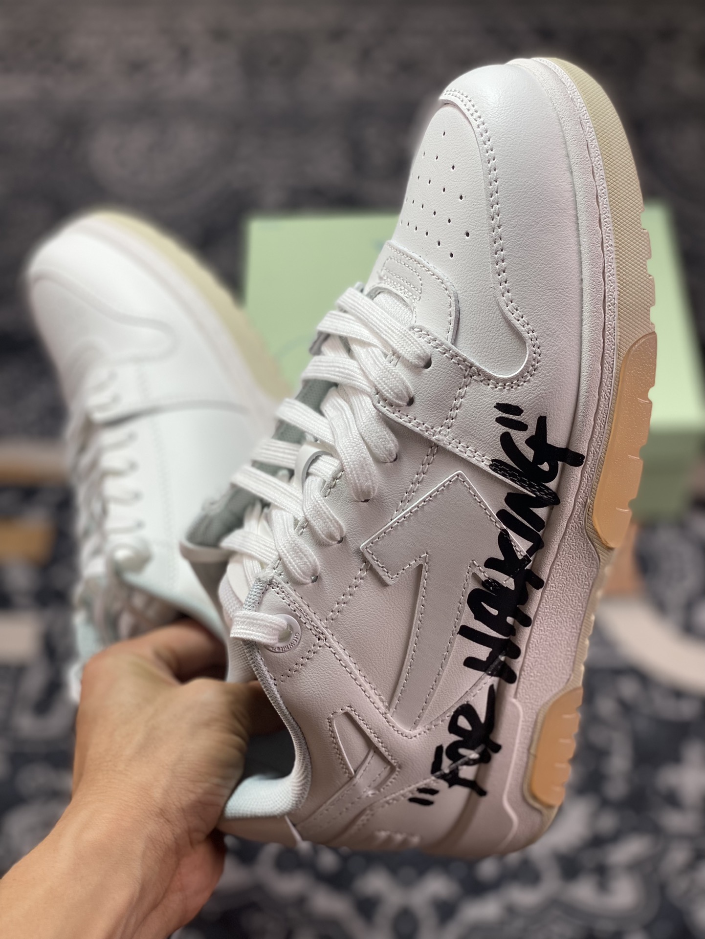 Off-White c/o Virgil Abloh Out Of Office Low-top Leather Sneakers”OOO” series low-top sneakers ”leather white and black letters graffiti arrows” OMIA189R21LEA0020101