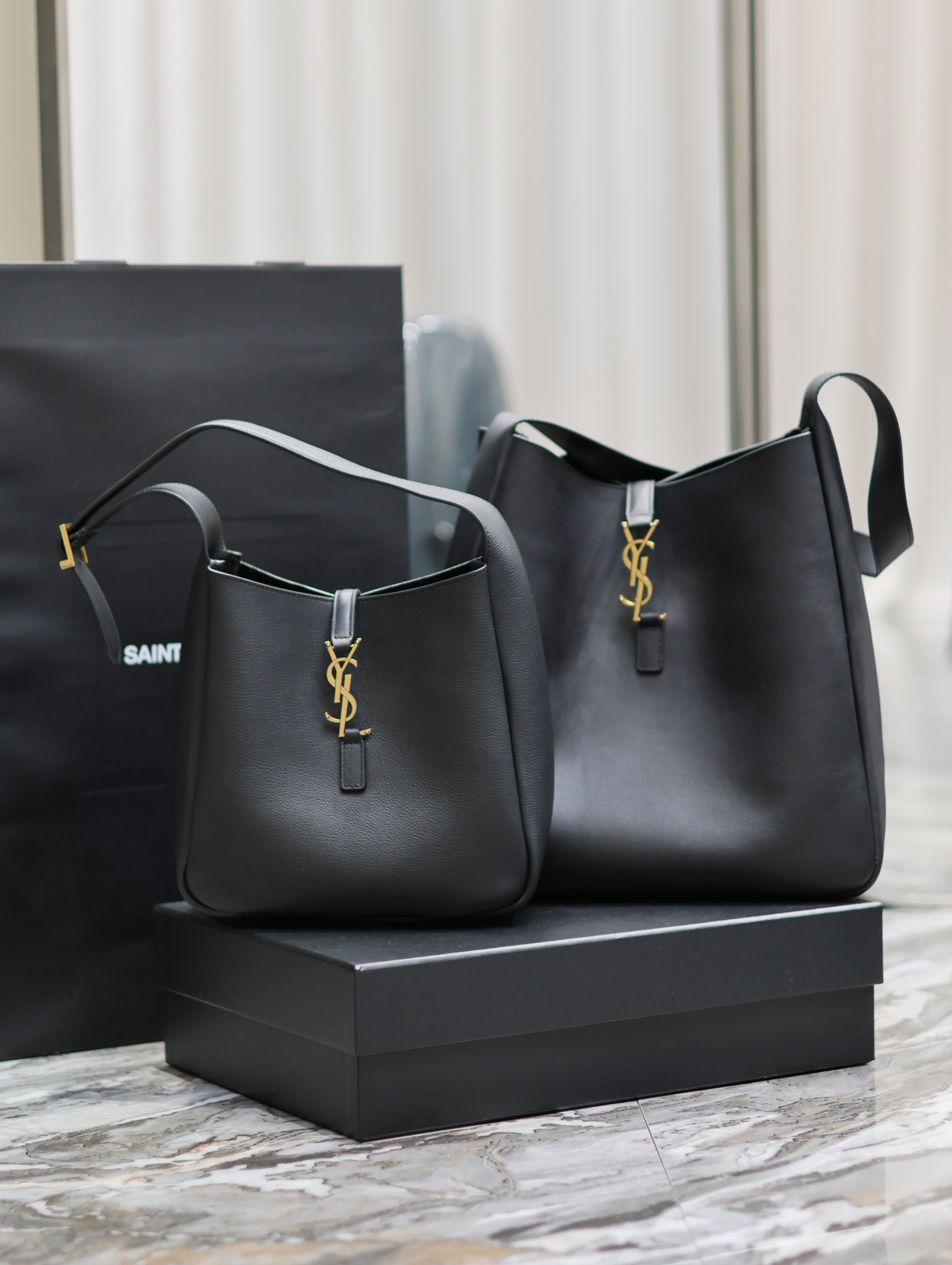 Saint Laurent LE 5A7_