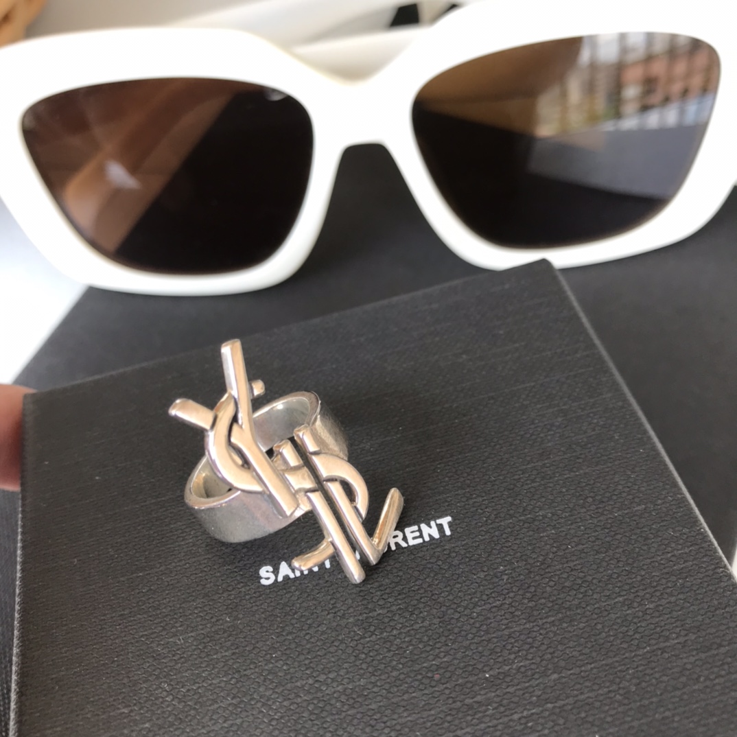 생로랑 YSL 로고 스털링 실버 반지 상세 이미지 2