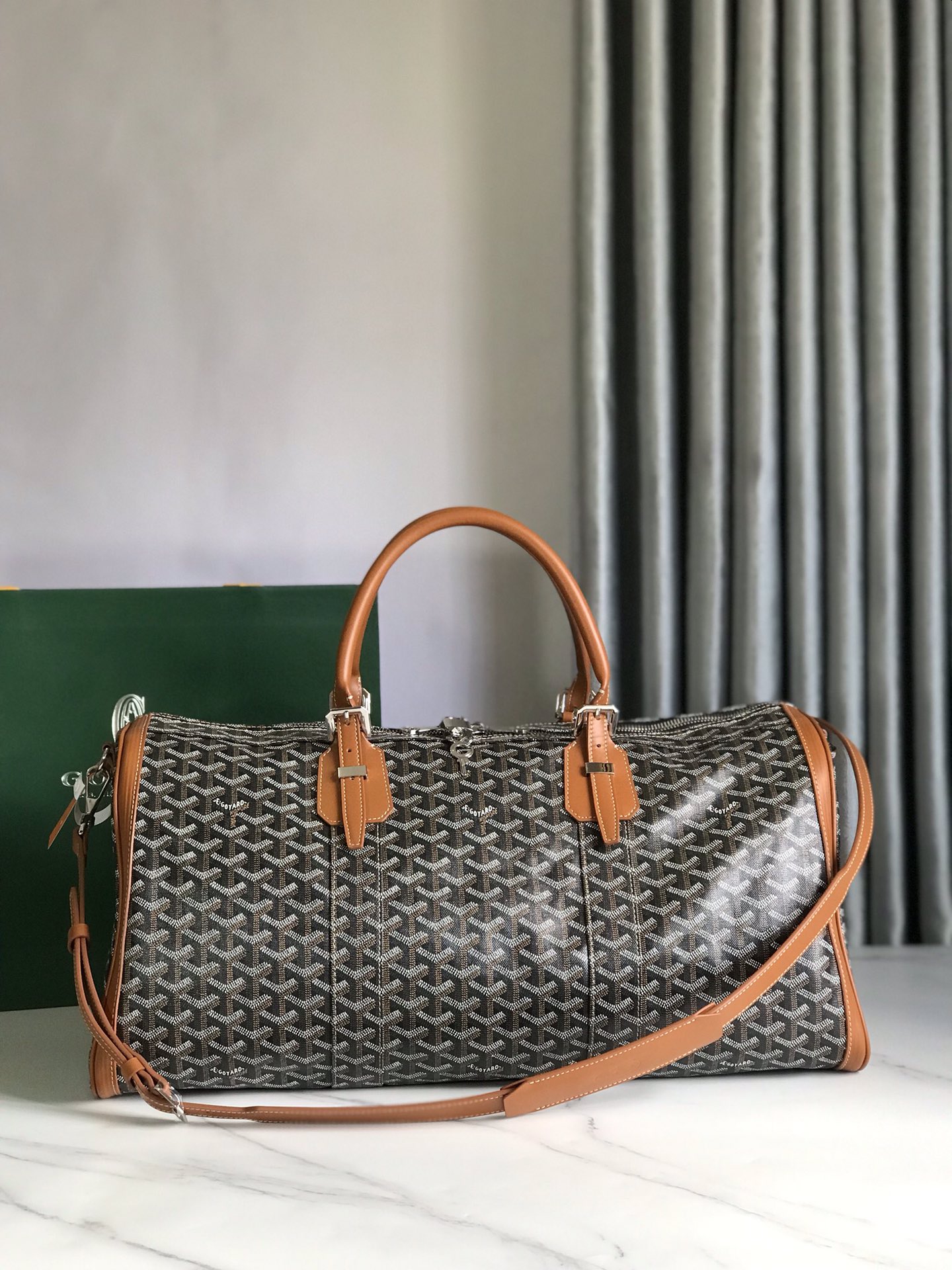 NO:201653,, Exclusive background Goyard Croisiere 50 portable travel bag sports bag, the same large-capacity travel fashion item of celebrities, goyardine classic pattern canvas with top layer cowhide, shoulder straps are removable, portable light and handsome, crossbody casual sports, is the best choice for travel Size Size: 50*26*26cm 0201515, Goya, cowhide19860909,独家背景 Goyard Croisiere 50手提旅行袋运动包,明星同款大容量旅行时尚单品,goyardine 经典花纹帆布搭配头层牛皮,肩带可拆卸,手提轻便帅气,斜挎休闲运动,是出行旅游的不二之选 Size 尺寸:50*26*26cm 0201515,戈雅,cowhide,Bag