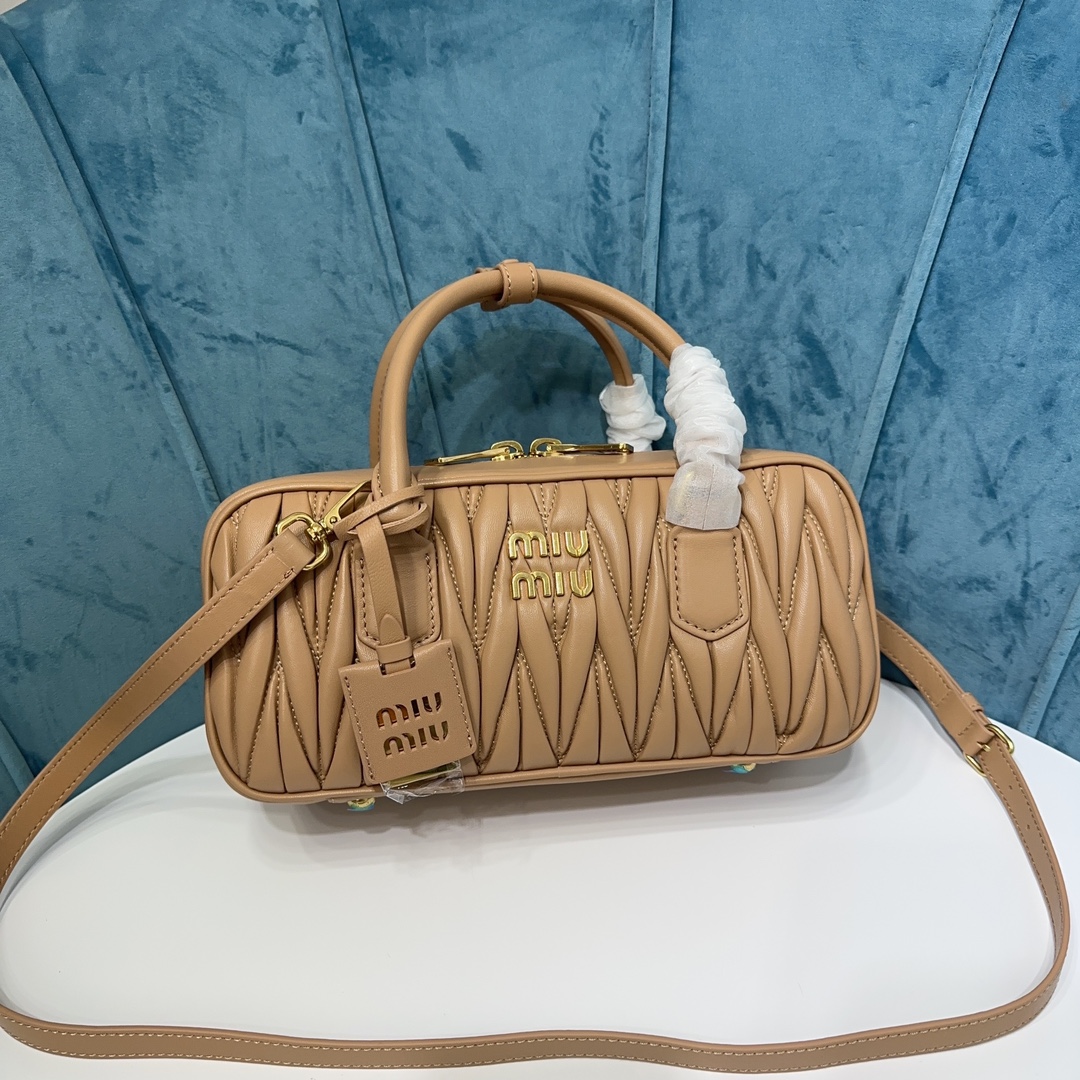 MiuMiu Falso
 Bolsos de mano 2024 AAA REplica personalizar
 Algodón Piel de oveja