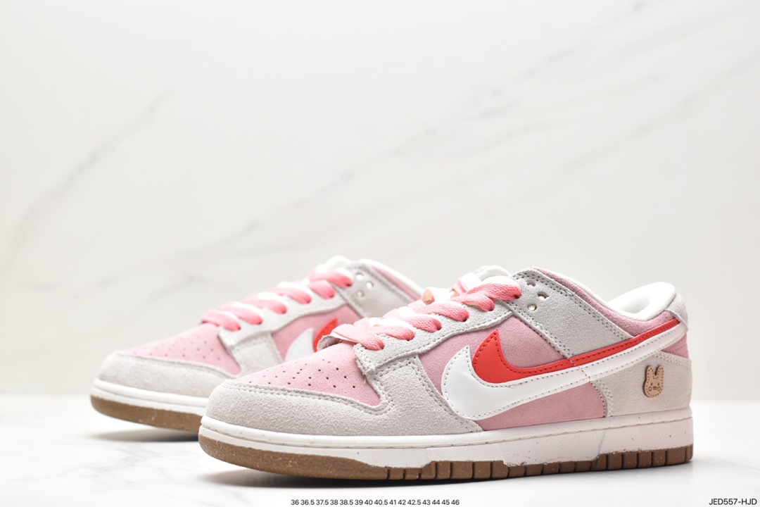 Nike Dunk Low SE “85” This Nike Dunk Low is made of suede DO9457-100