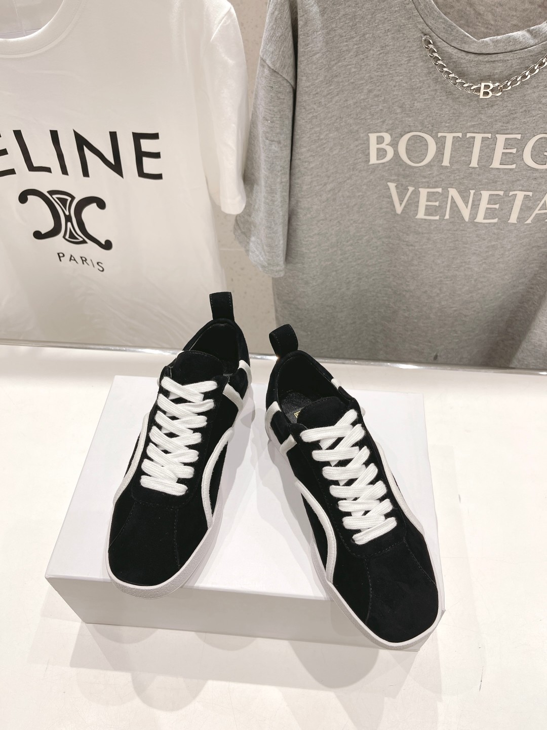 Fashionable High-End Sheepskin Shoes with TPR Rubber Sole – Toteme FW23 Collection - 图片 2
