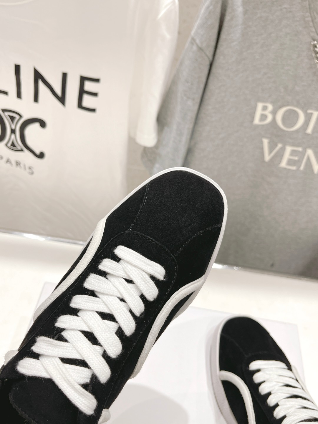 Fashionable High-End Sheepskin Shoes with TPR Rubber Sole – Toteme FW23 Collection - 图片 7