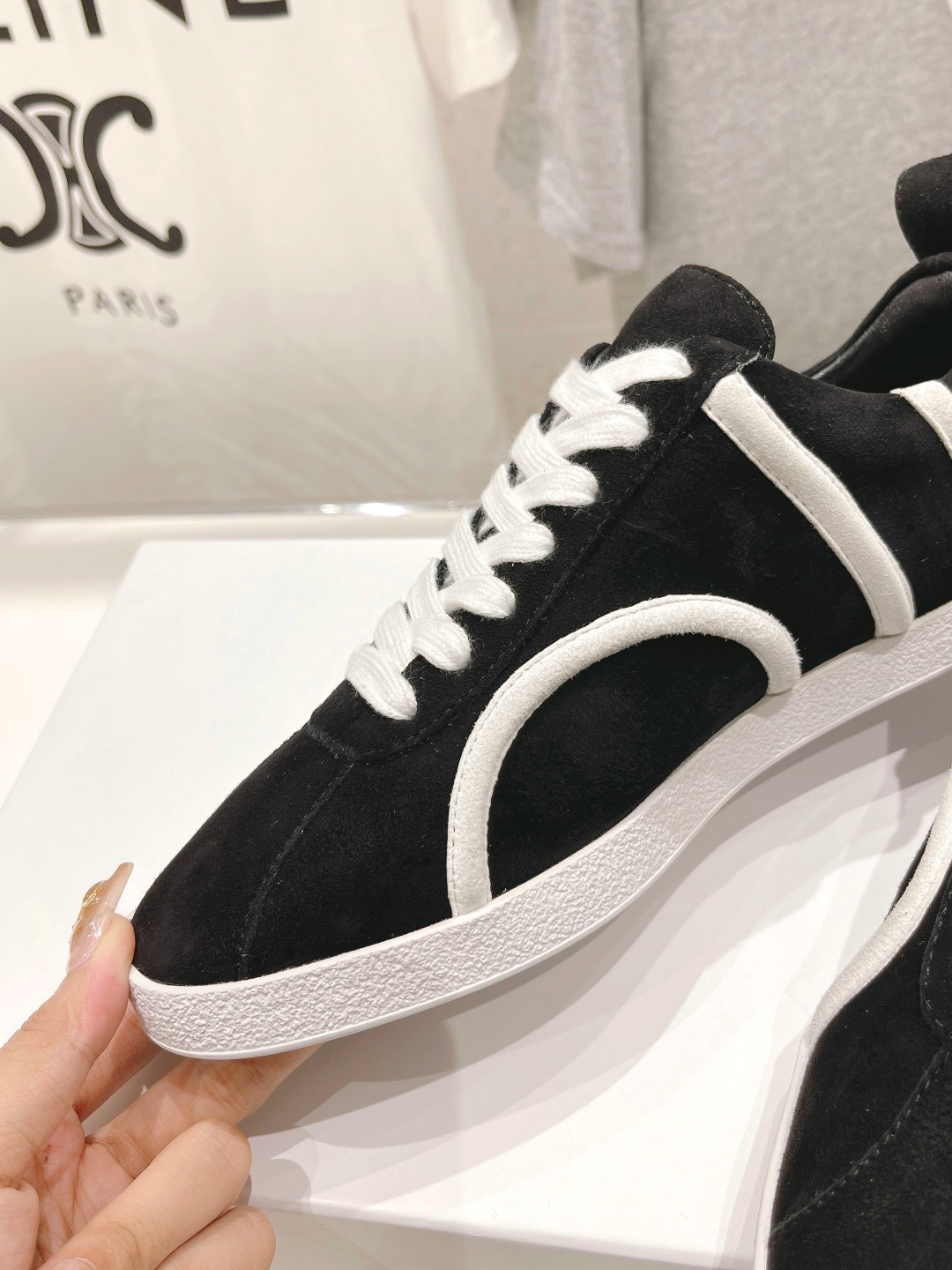 Fashionable High-End Sheepskin Shoes with TPR Rubber Sole – Toteme FW23 Collection - 图片 8