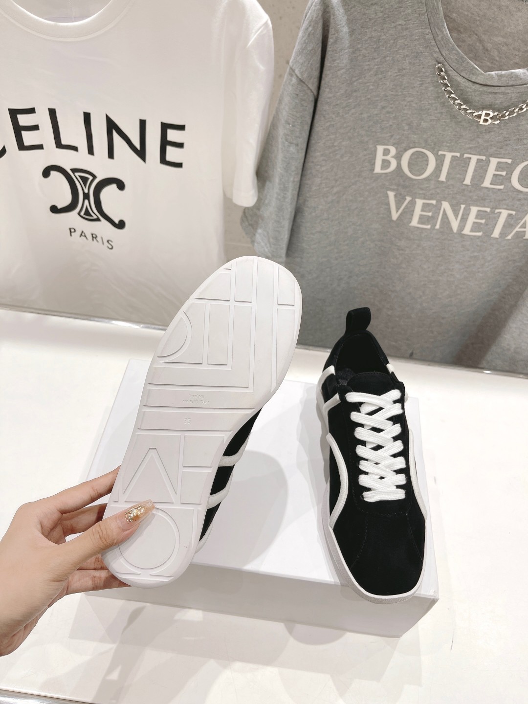 Fashionable High-End Sheepskin Shoes with TPR Rubber Sole – Toteme FW23 Collection - 图片 9