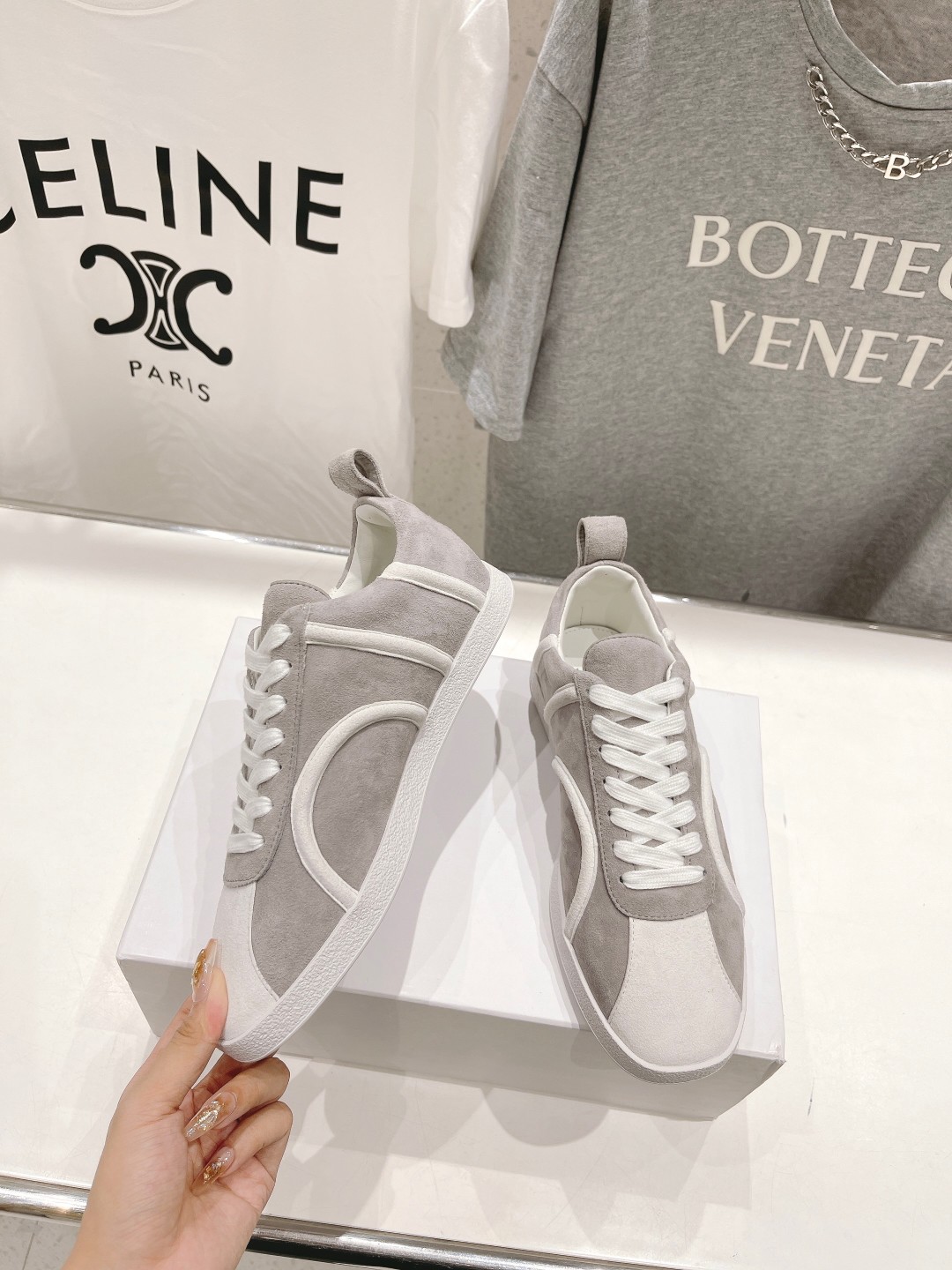 High-End Sheepskin Shoes with Comfortable Locomotive Style – Toteme FW23 Collection - 图片 2