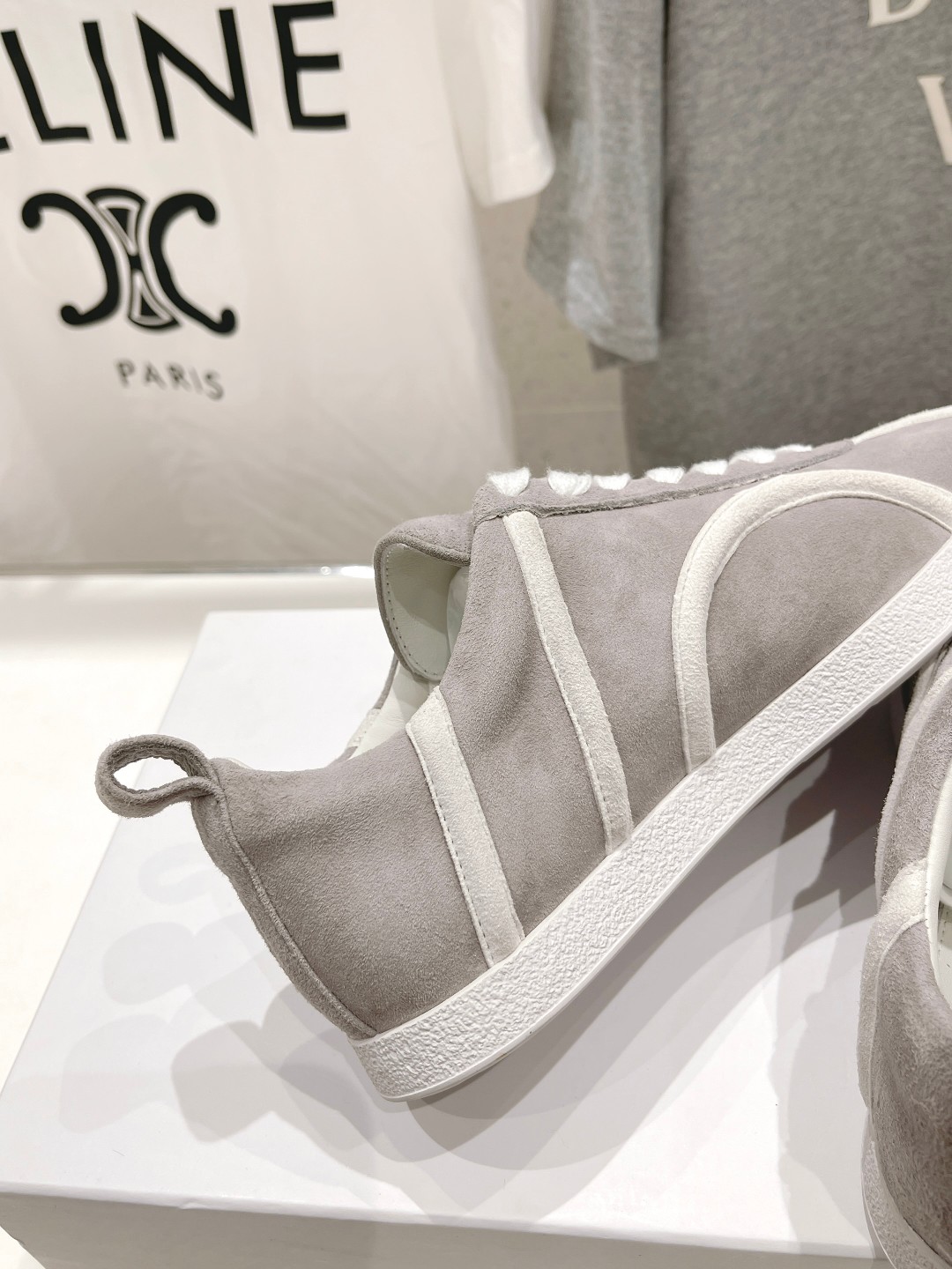 High-End Sheepskin Shoes with Comfortable Locomotive Style – Toteme FW23 Collection - 图片 6