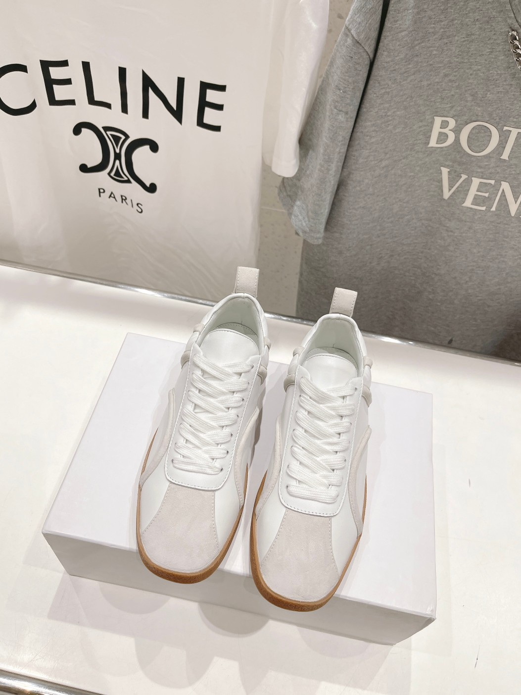 Fashionable High-End Sheepskin Shoes with TPR Rubber Sole – Toteme FW23 Collection - 图片 1