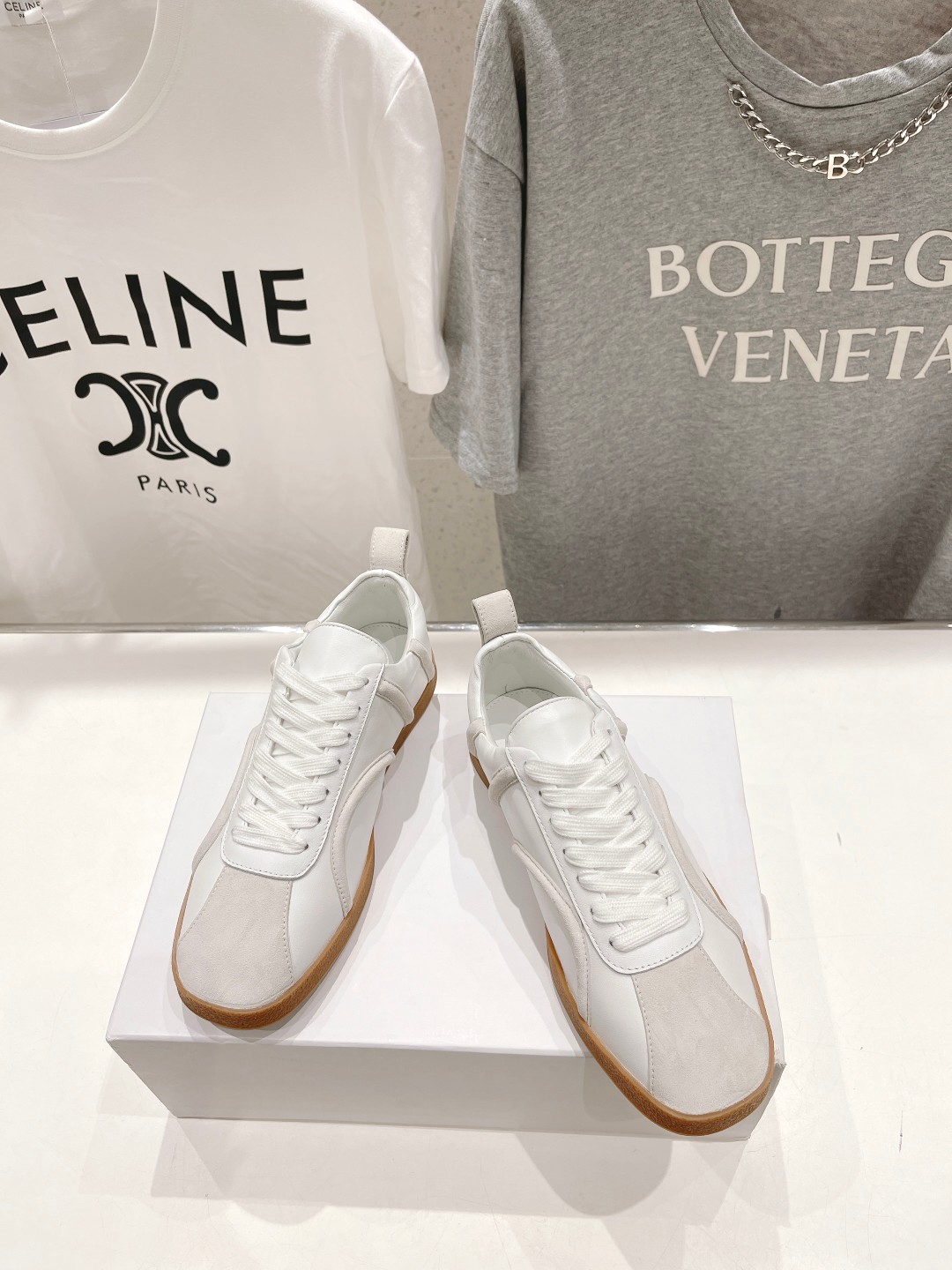 Fashionable High-End Sheepskin Shoes with TPR Rubber Sole – Toteme FW23 Collection - 图片 2