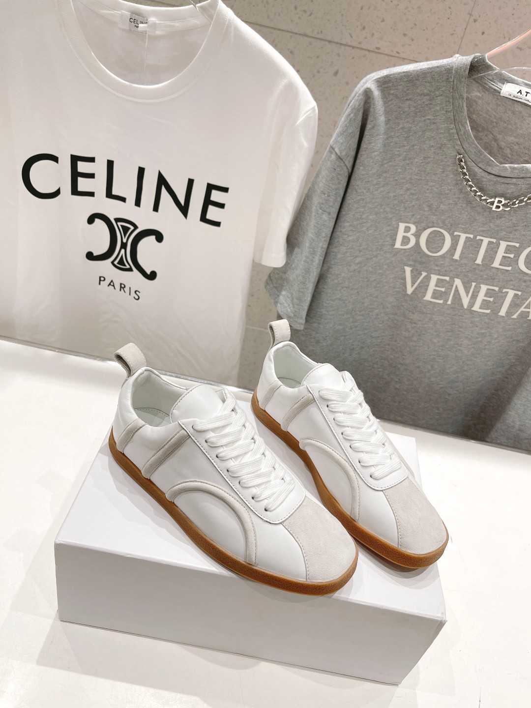 Fashionable High-End Sheepskin Shoes with TPR Rubber Sole – Toteme FW23 Collection - 图片 4
