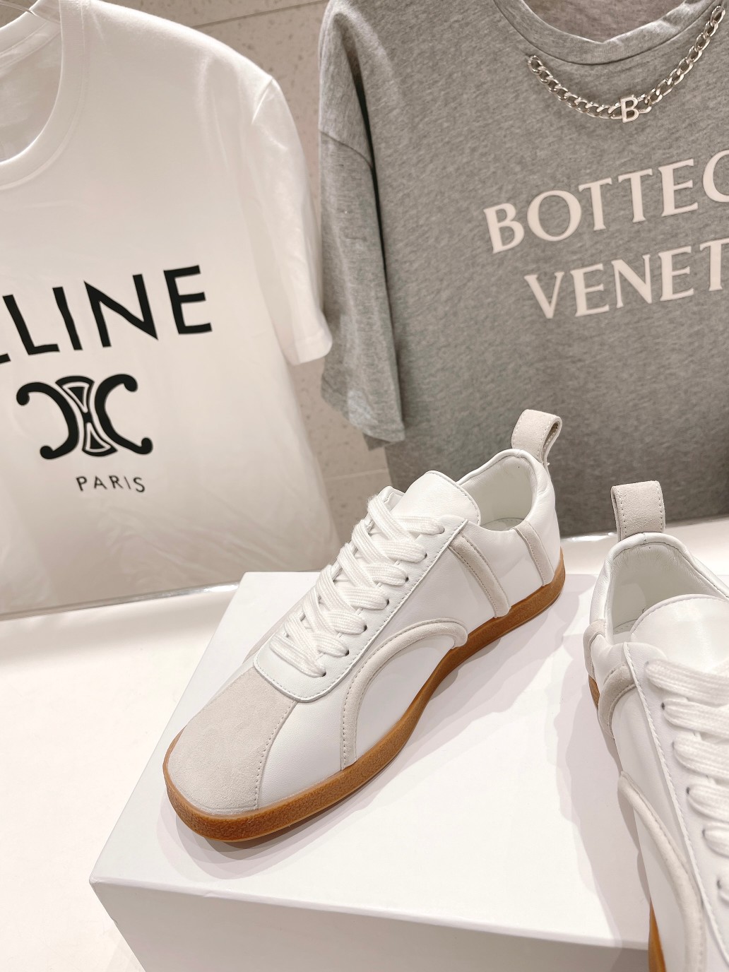 Fashionable High-End Sheepskin Shoes with TPR Rubber Sole – Toteme FW23 Collection - 图片 5