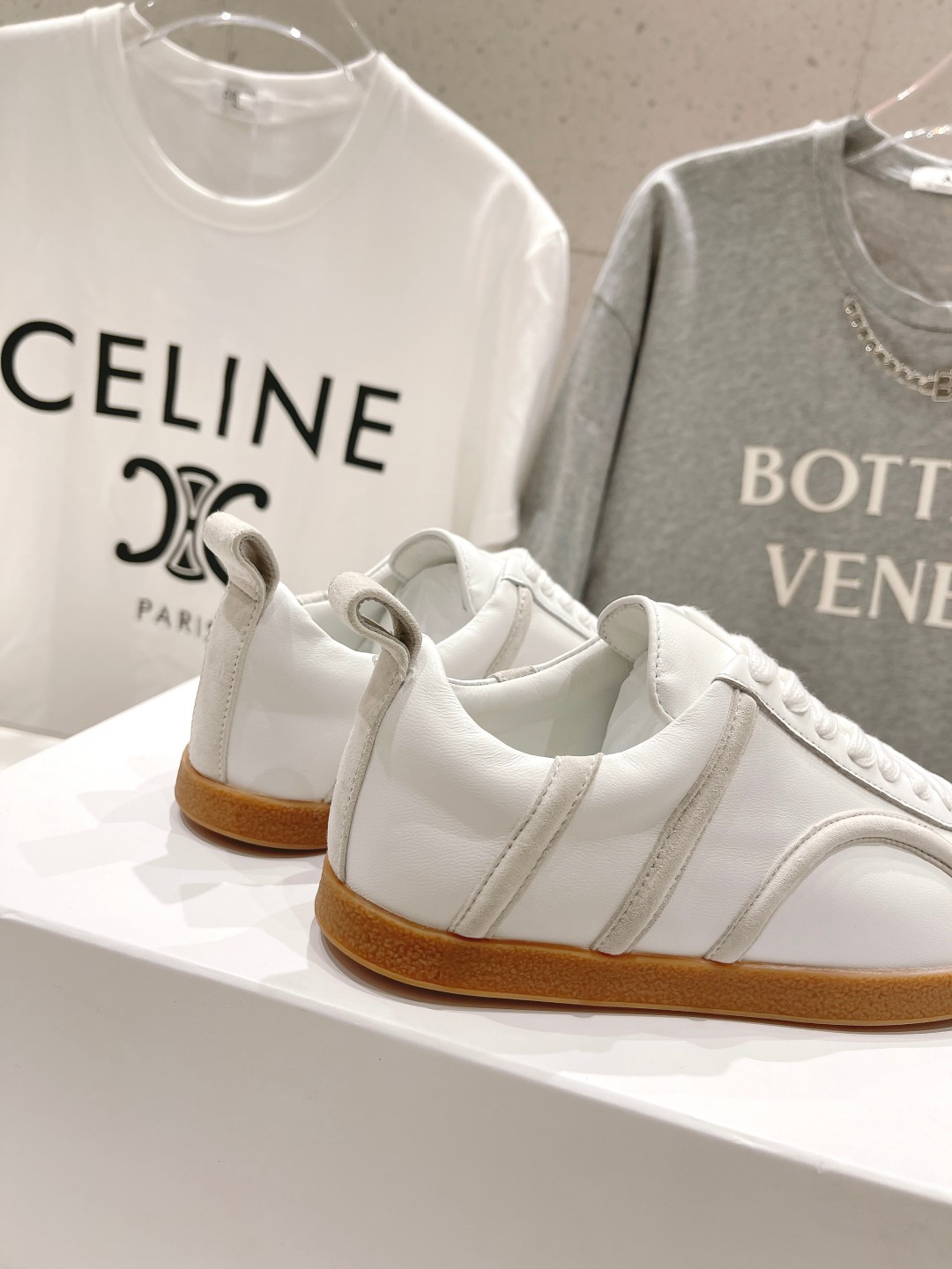 Fashionable High-End Sheepskin Shoes with TPR Rubber Sole – Toteme FW23 Collection - 图片 6