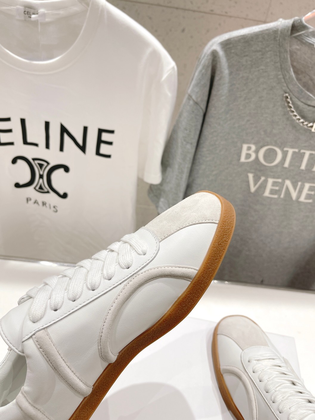 Fashionable High-End Sheepskin Shoes with TPR Rubber Sole – Toteme FW23 Collection - 图片 7