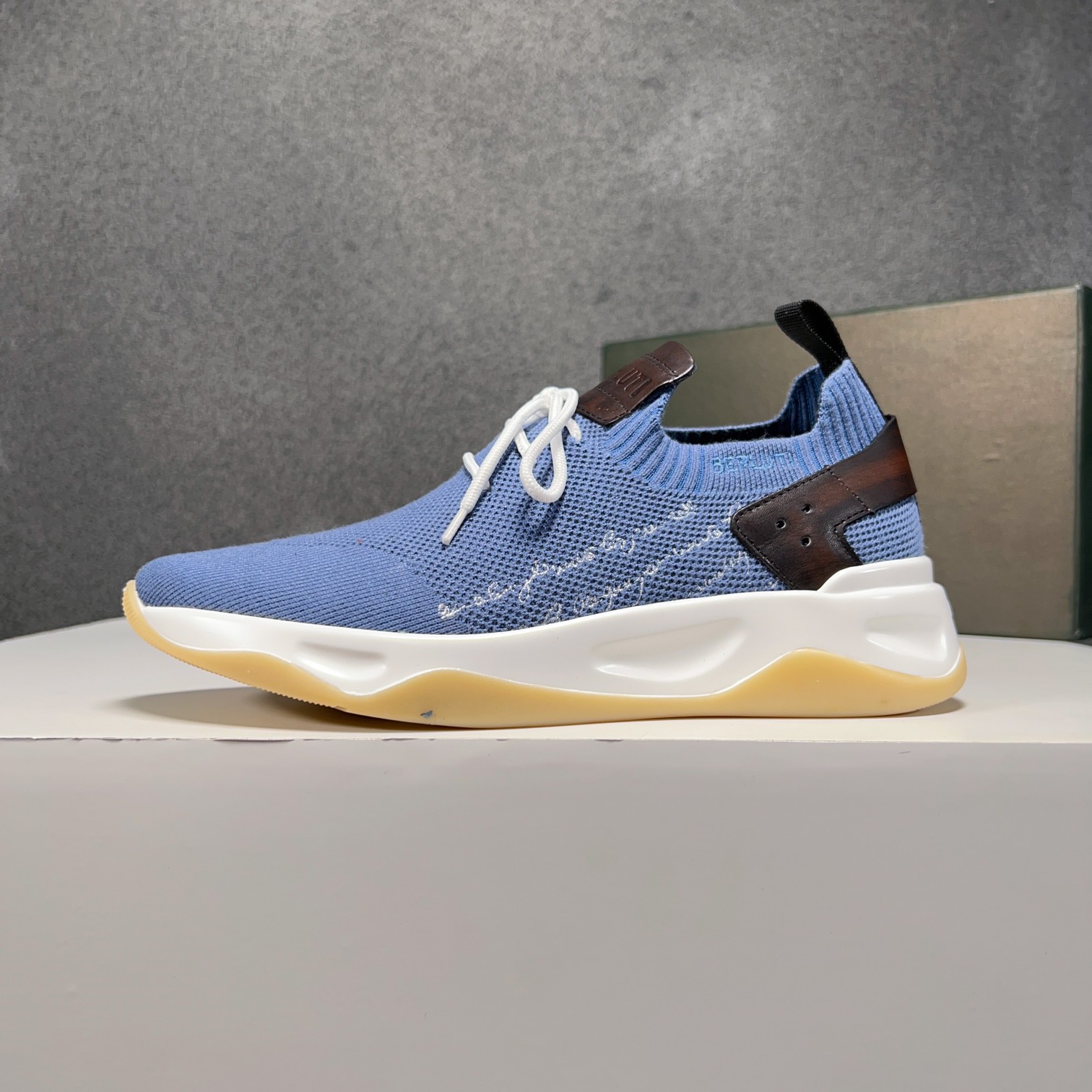 Spring/Summer nueva colección, la única versión en el mercado de los zapatos deportivos para hombre 