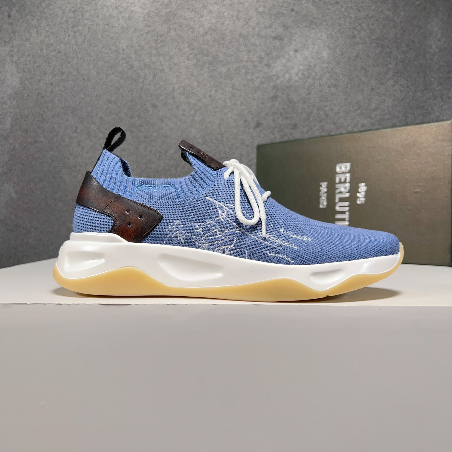 Spring/Summer nueva colección, la única versión en el mercado de los zapatos deportivos para hombre 