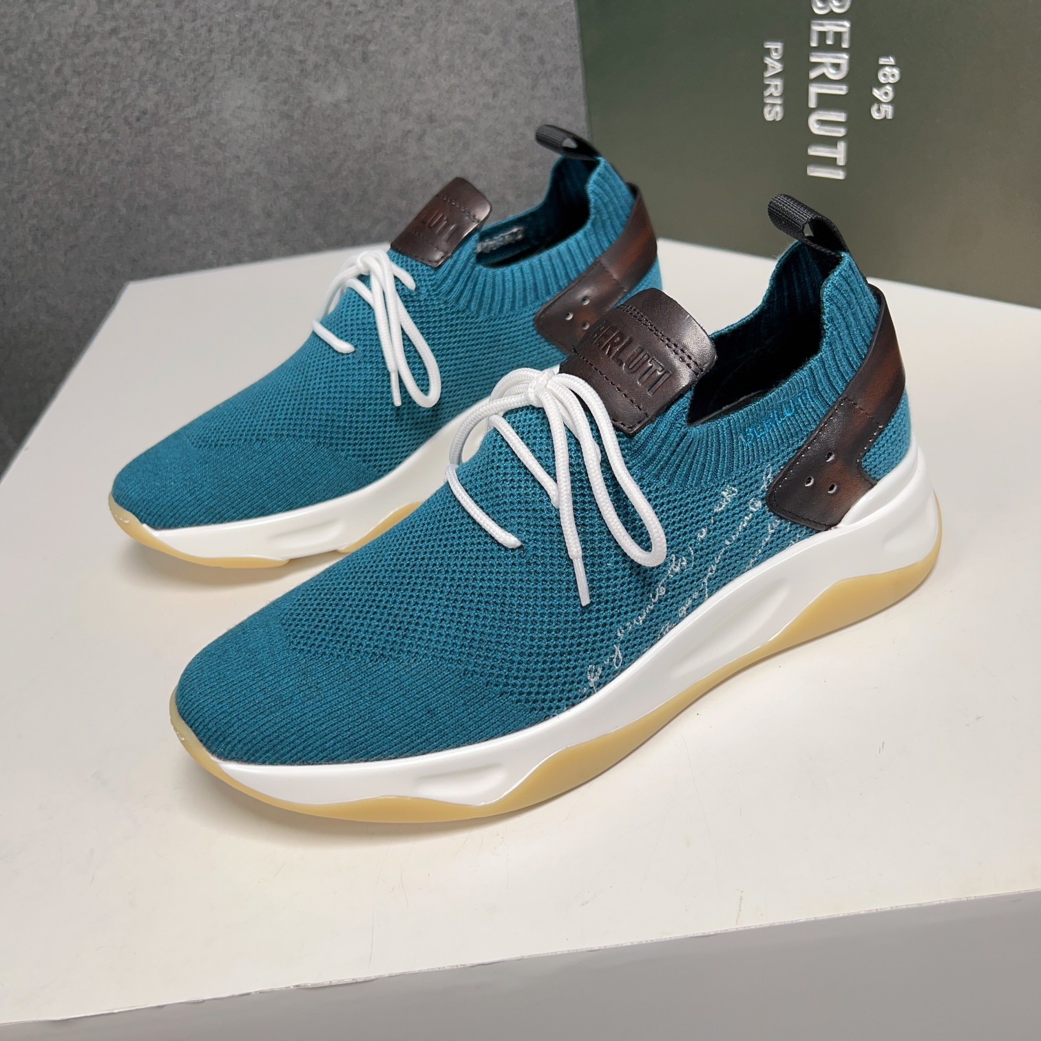 Spring/Summer nueva colección, la única versión en el mercado de los zapatos deportivos para hombre 