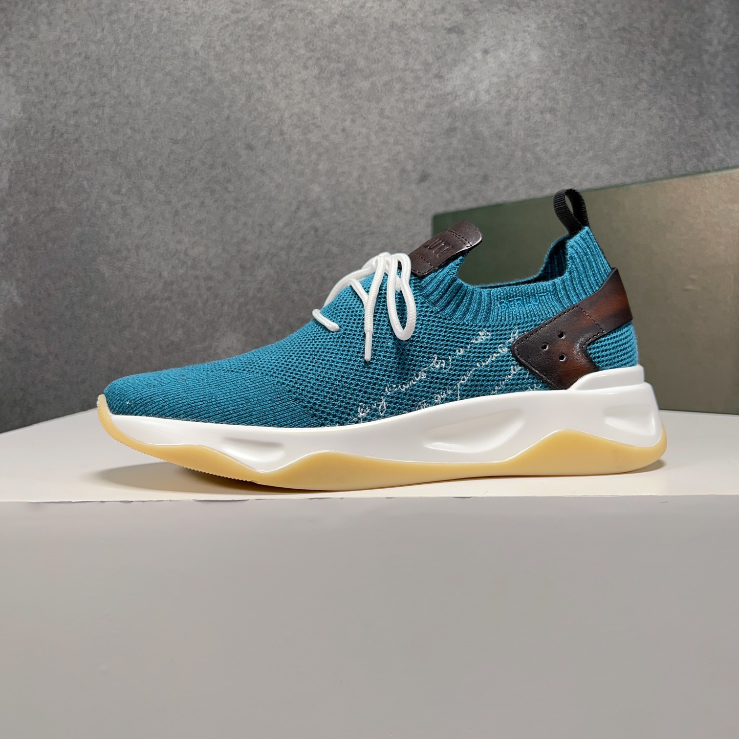 Spring/Summer nueva colección, la única versión en el mercado de los zapatos deportivos para hombre 