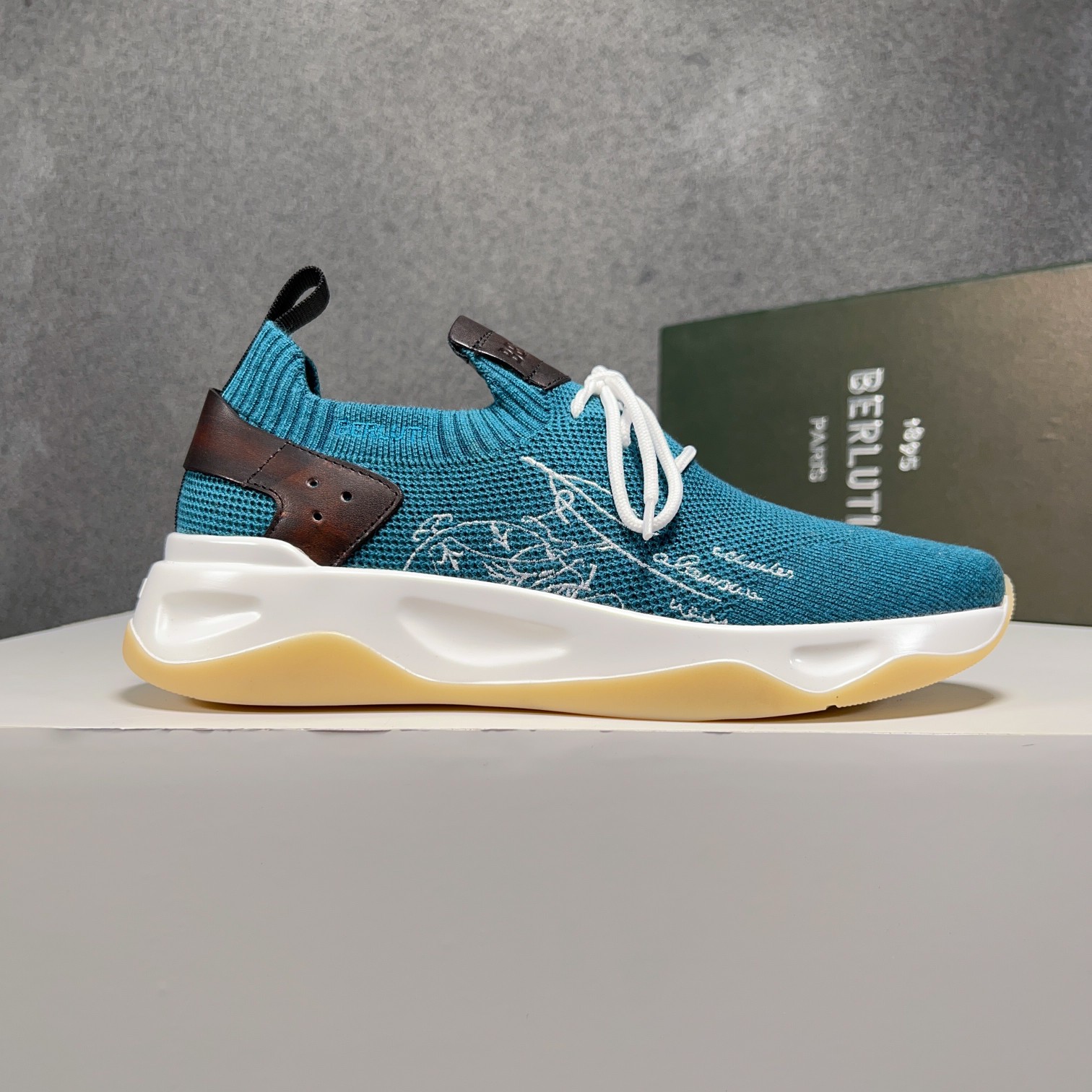 Spring/Summer nueva colección, la única versión en el mercado de los zapatos deportivos para hombre 