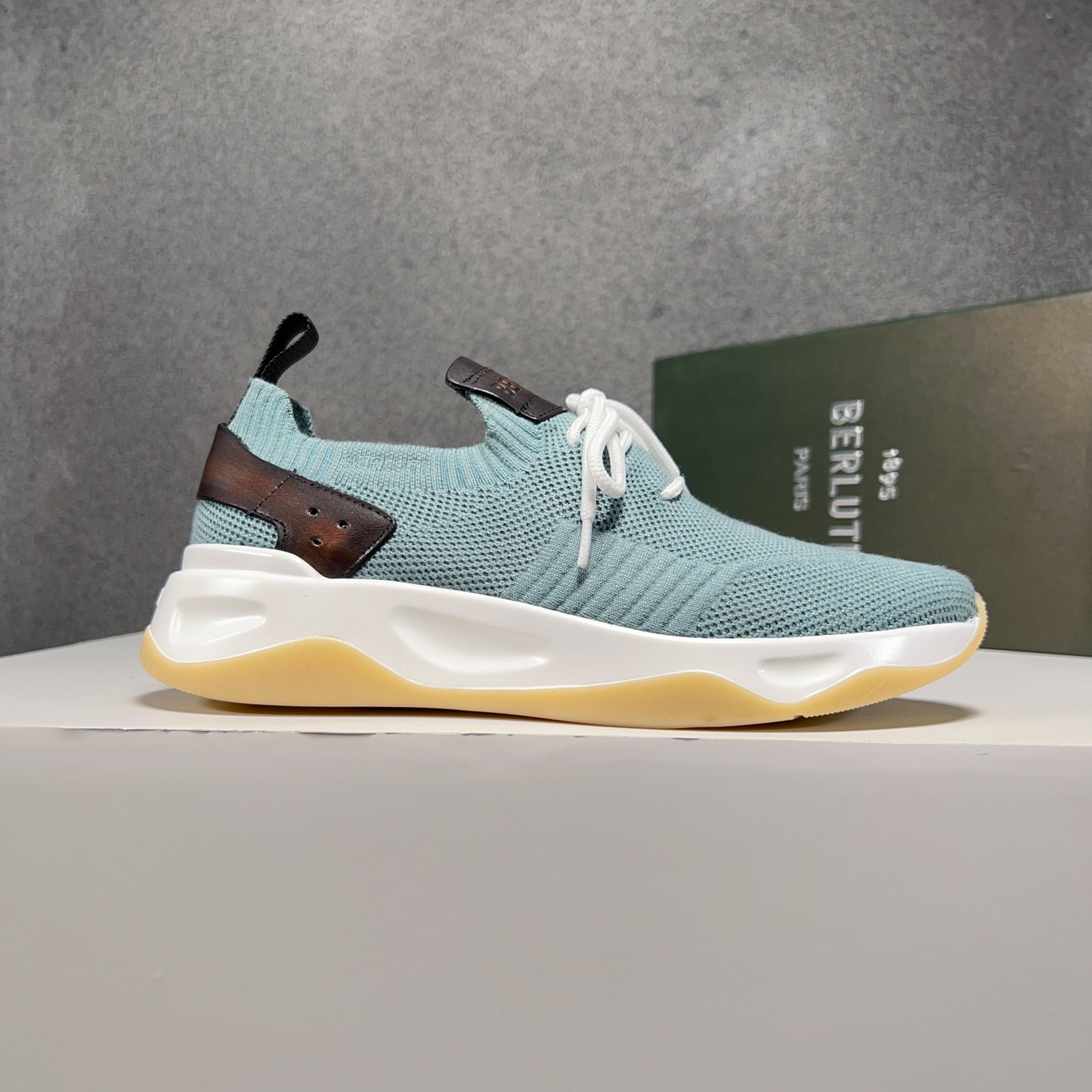 Spring/Summer nueva colección, la única versión en el mercado de los zapatos deportivos para hombre 