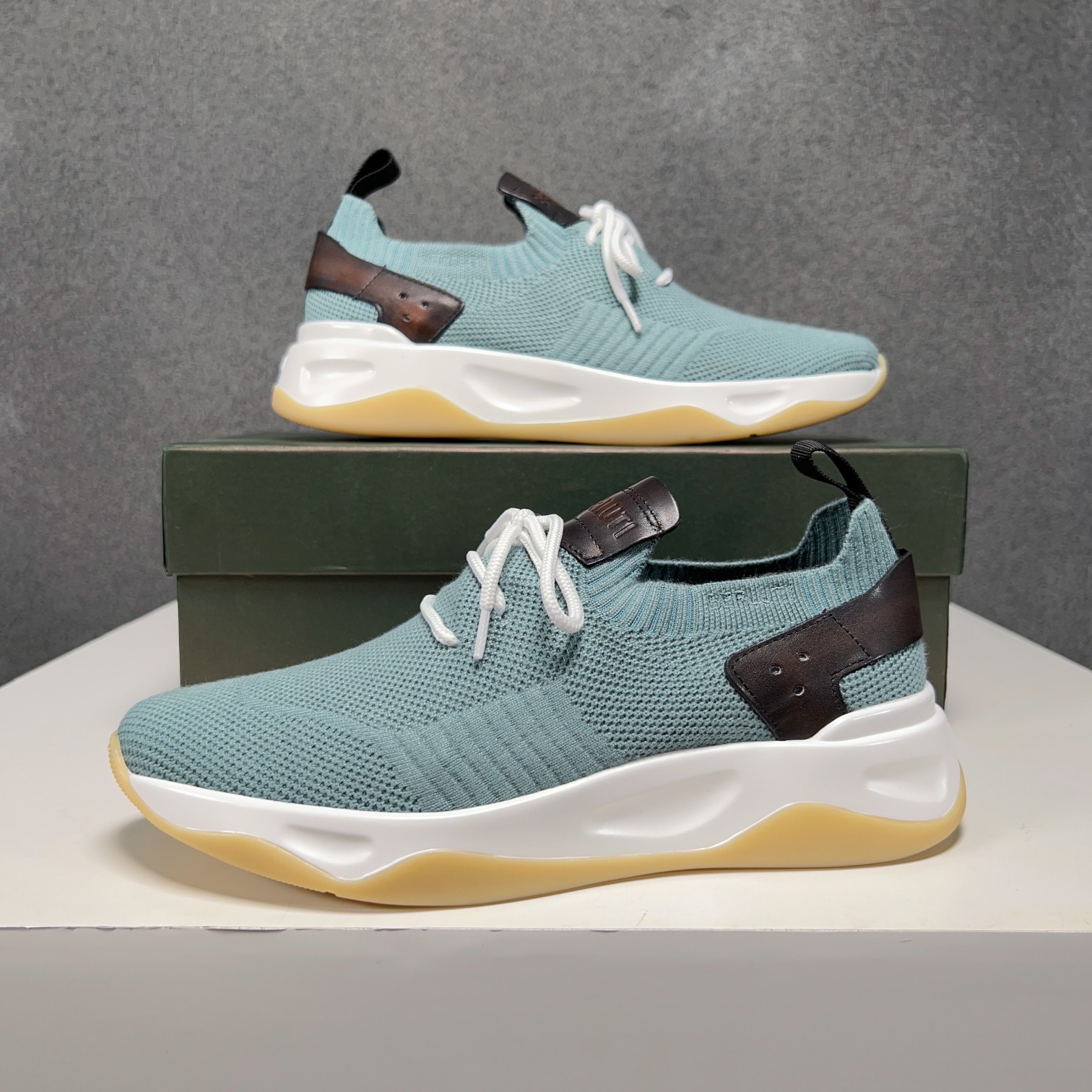 Spring/Summer nueva colección, la única versión en el mercado de los zapatos deportivos para hombre 