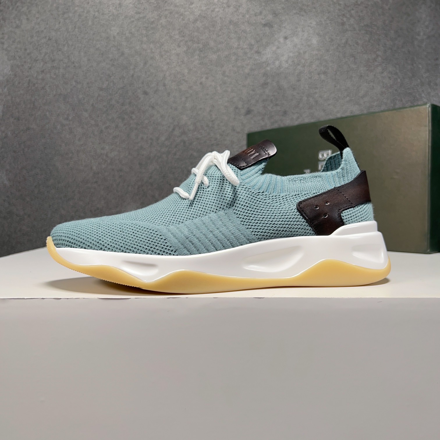 Spring/Summer nueva colección, la única versión en el mercado de los zapatos deportivos para hombre 