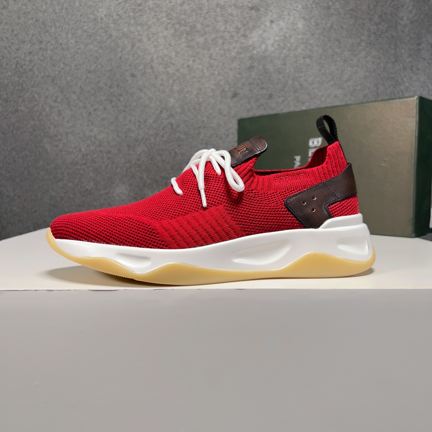 Spring/Summer nueva colección, la única versión en el mercado de los zapatos deportivos para hombre 